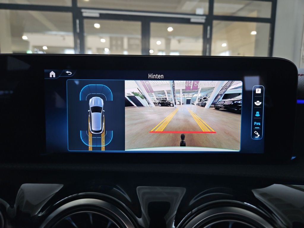 Fahrzeugabbildung Mercedes-Benz CLA 200 SB AMG AHK Pano Totwi. LED SHZ Sport DAB