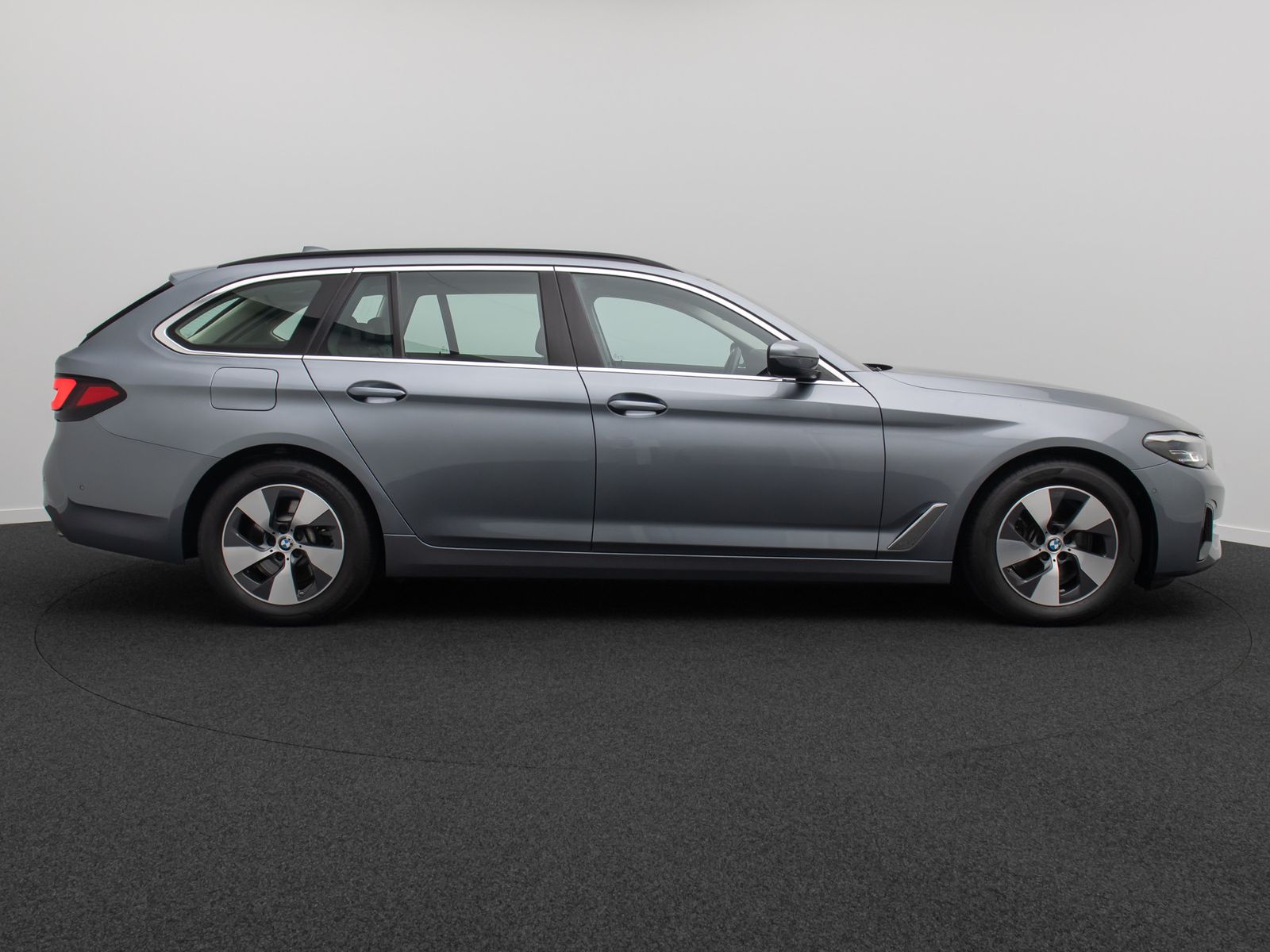 Fahrzeugabbildung BMW 520d Kamera HUD Alarm Panorama DAB Leder Sport