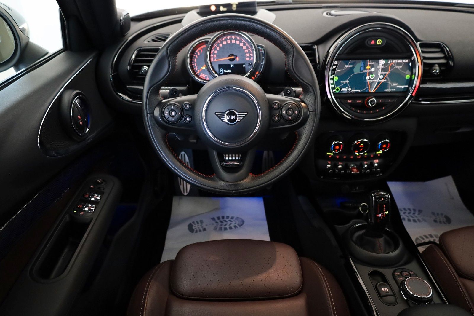 Fahrzeugabbildung MINI Clubman Cooper S All4 JCW Leder,Navi,LED,PanDach