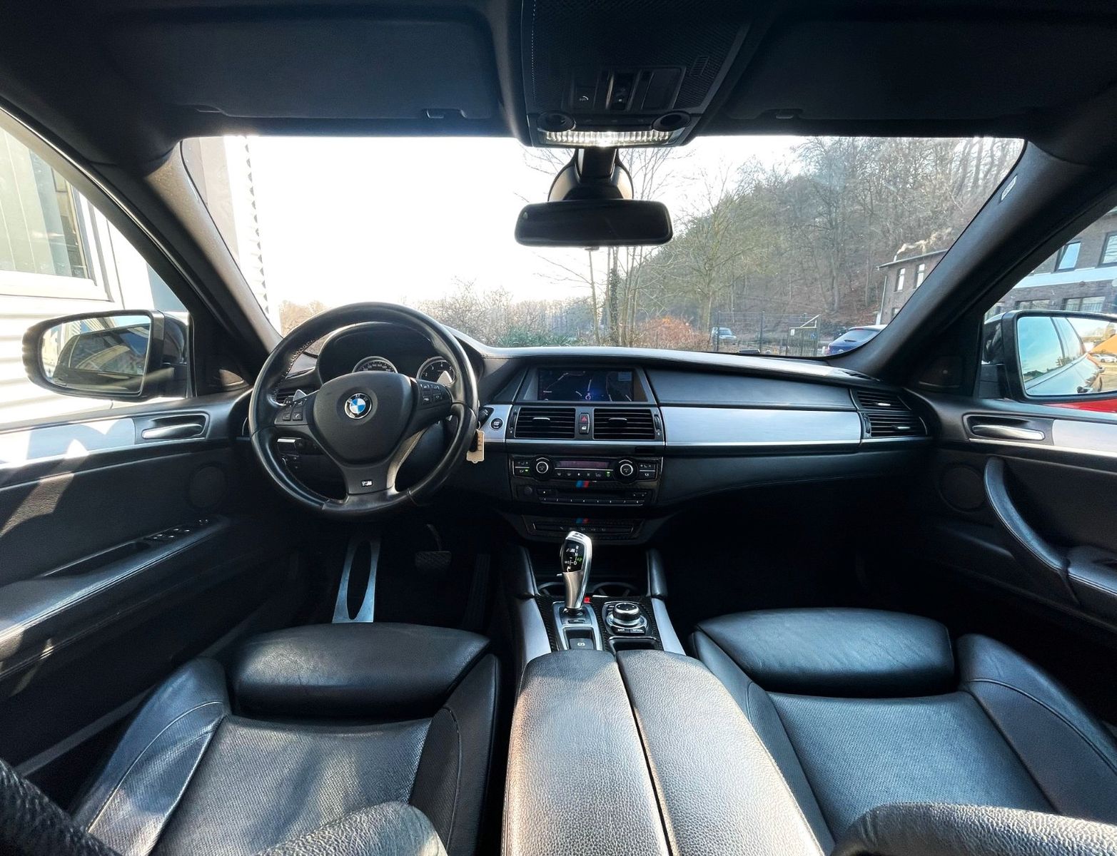 Fahrzeugabbildung BMW X6 M LEDER HUD 360° SOFT-CL NAVI-PRO ALU 22" LED