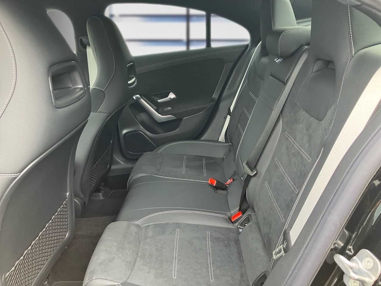 Fahrzeugabbildung Mercedes-Benz CLA 200 d Coupé AMG+NIGHT+AHK+MULTIBEAM+KAMERA+