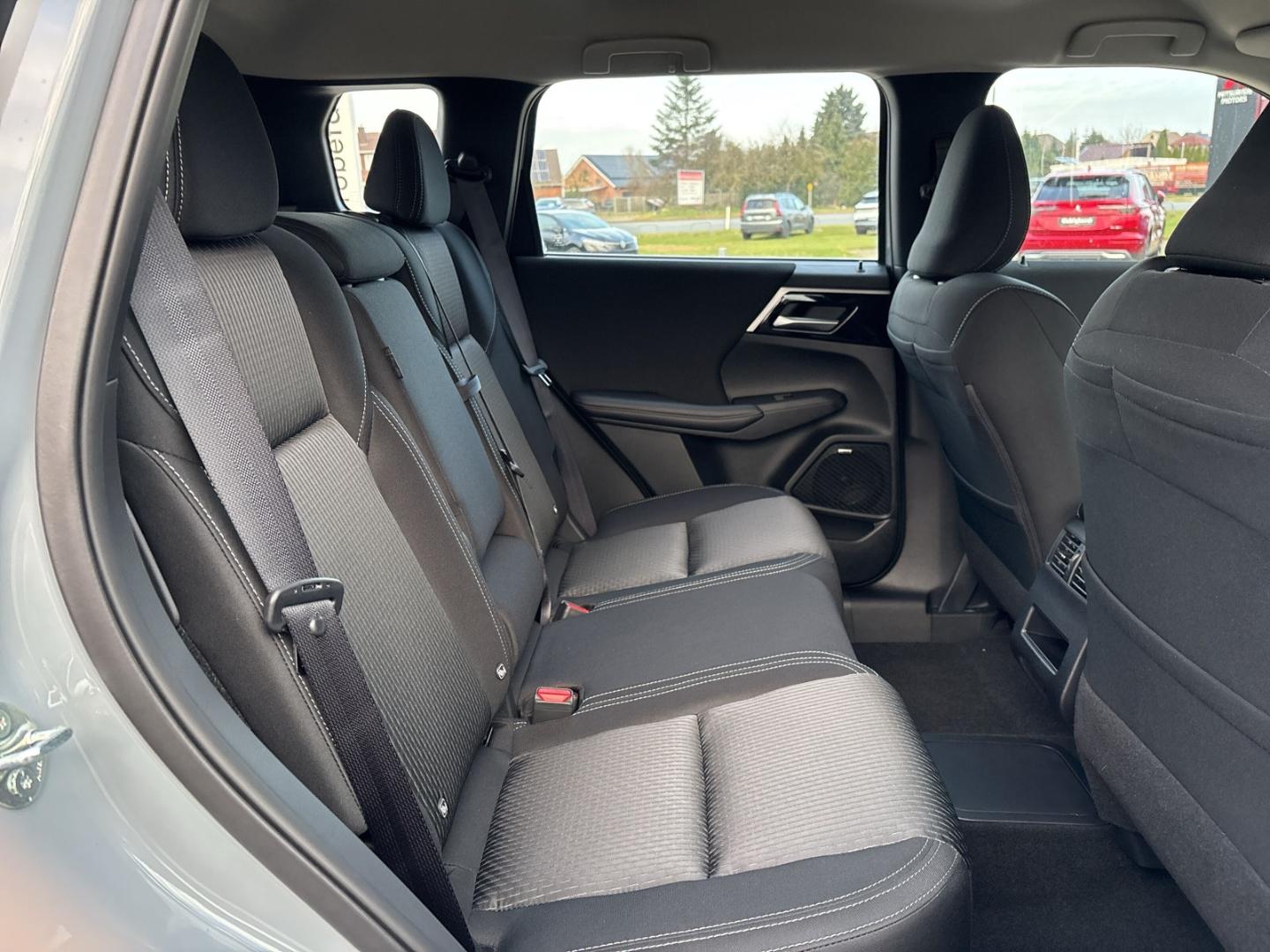 Mitsubishi Outlander Plug-in Hybrid BASIS 2,4l Navi  360 Ka
