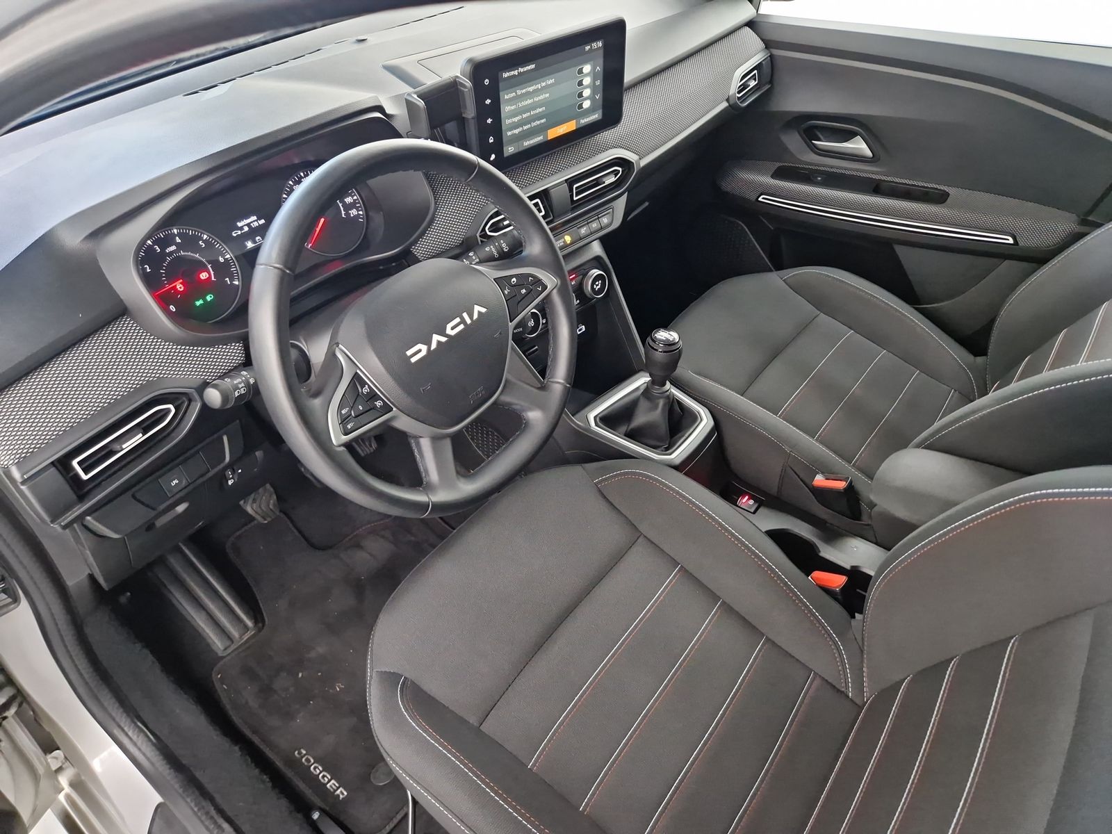 DACIA Jogger TCe 100 Eco-G Extreme+ Navi SHZ – Bild 32