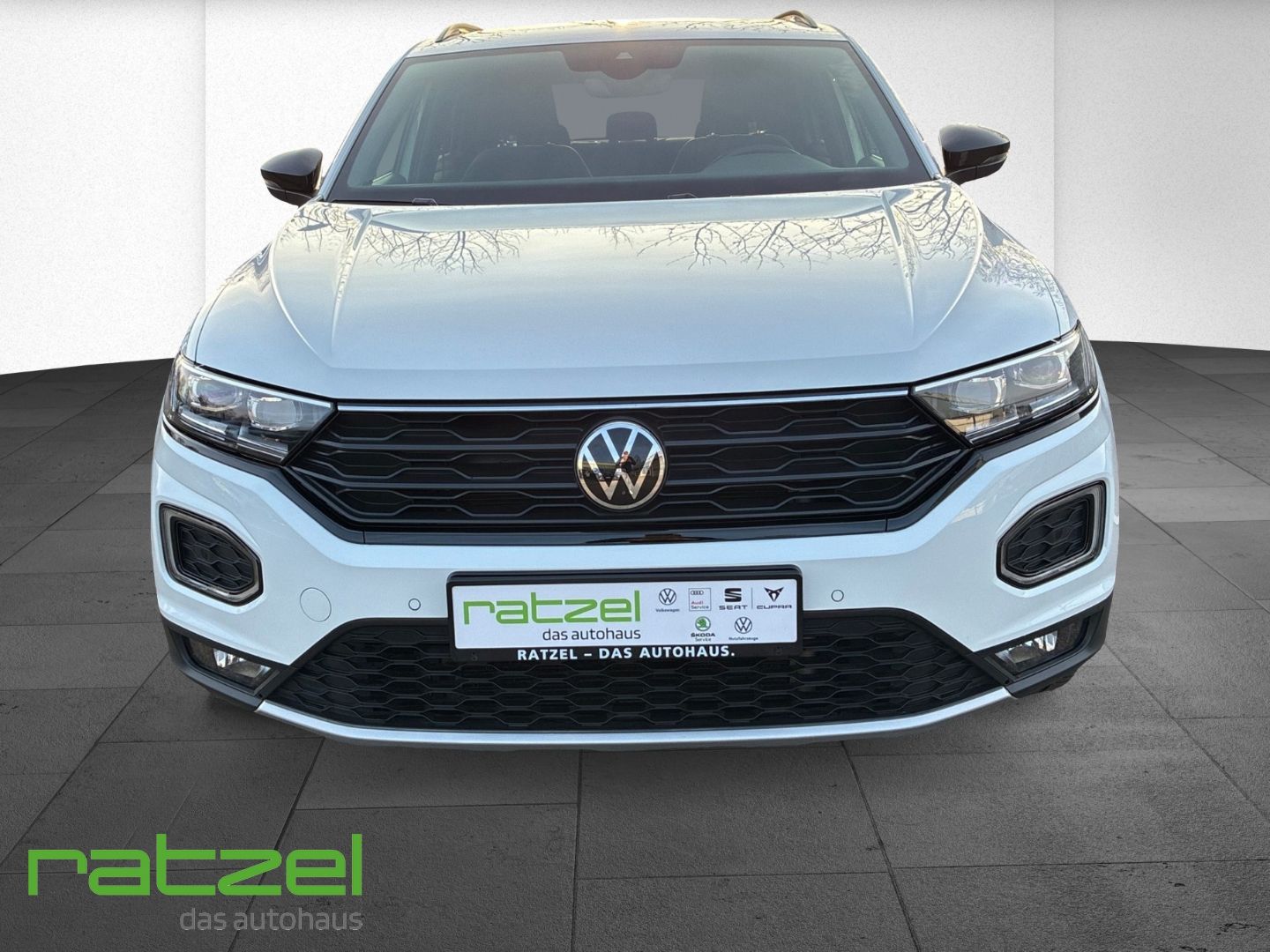 Fahrzeugabbildung Volkswagen T-Roc Sport 1.5 TSI DSG AHK+El. Panodach+Navi