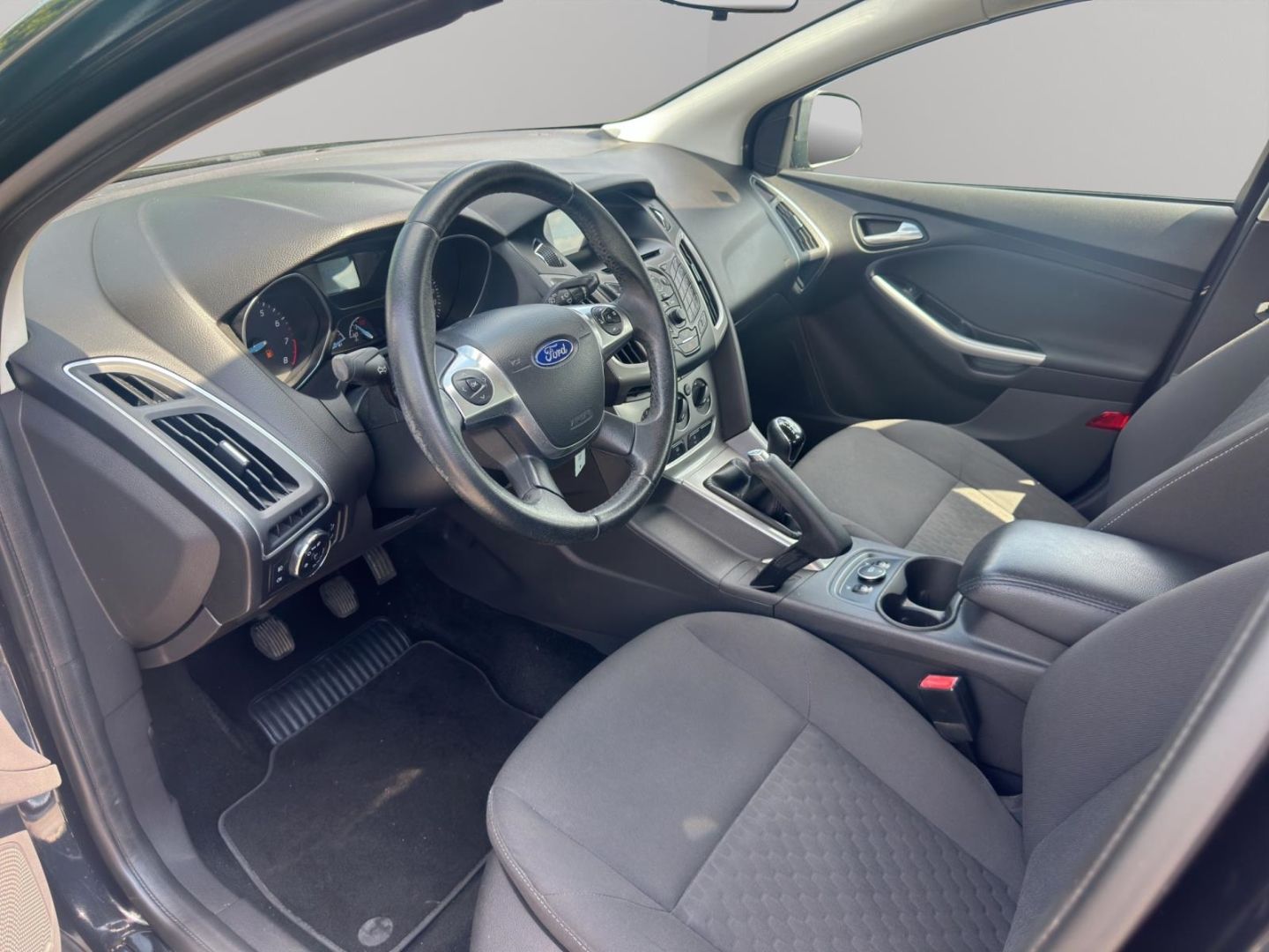 Fahrzeugabbildung Ford Focus SYNC Edition SHZ Notbremsass. Tel.-Vorb. P