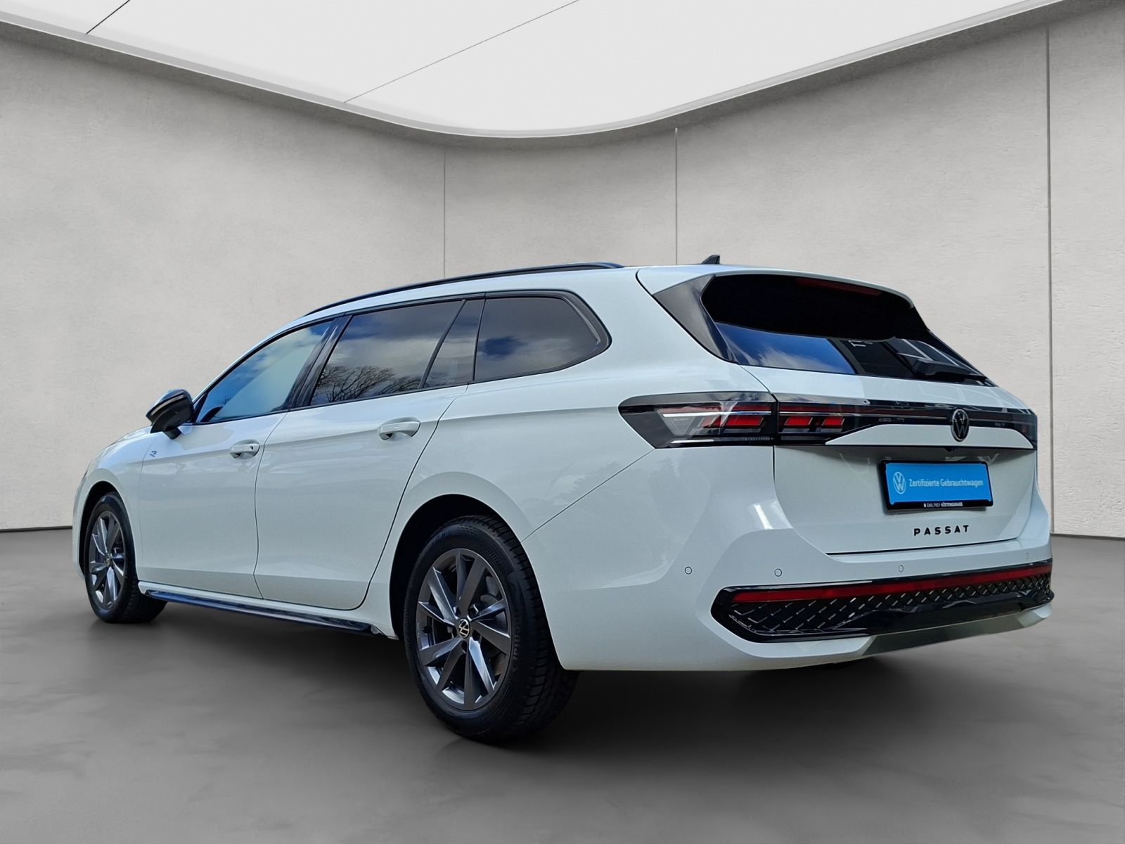 Volkswagen Passat Variant 2.0 TDI DSG R-Line NAVI AHK 360° foto 3