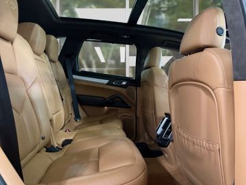 Porsche Cayenne - 11