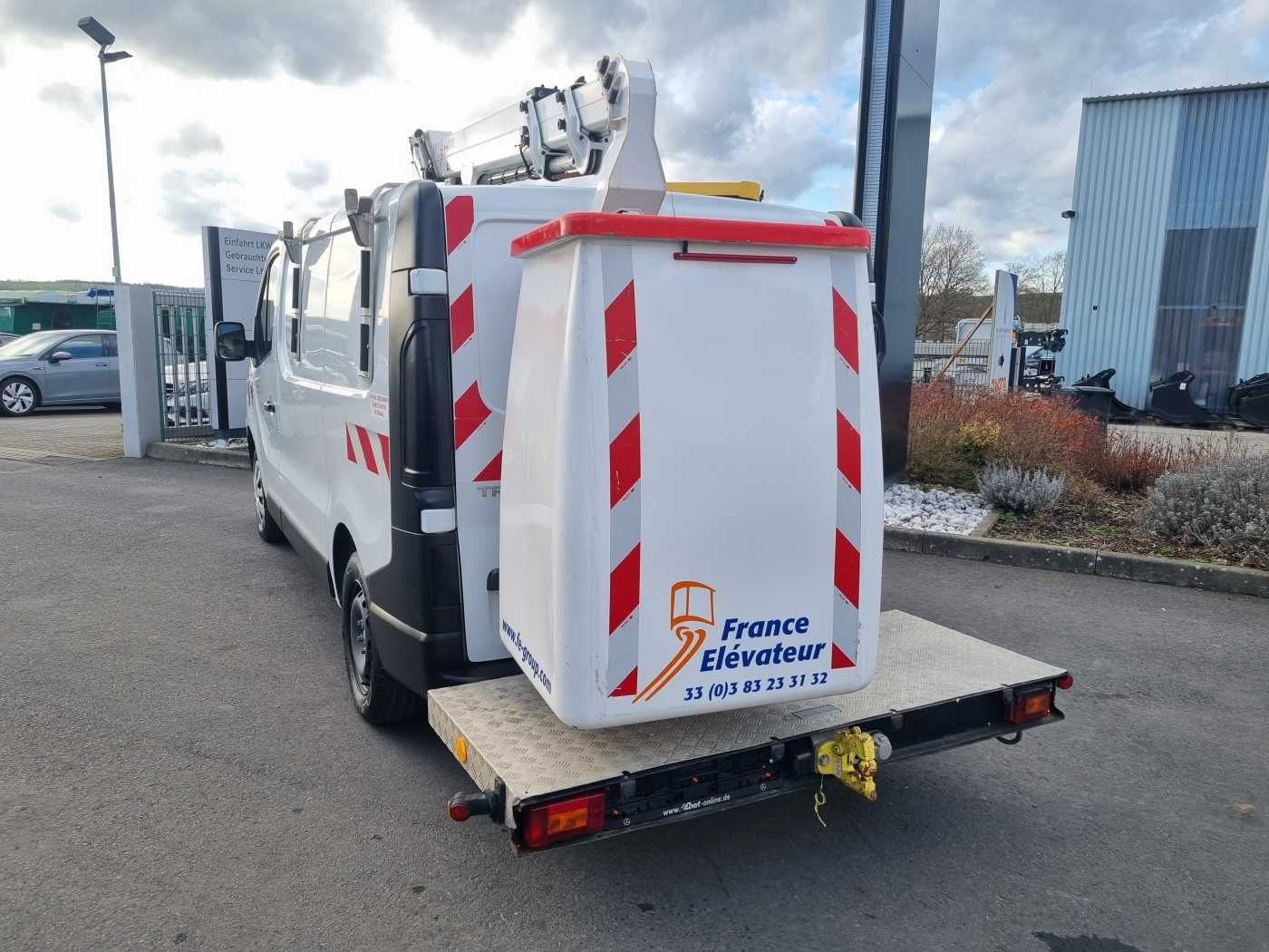 Fahrzeugabbildung Renault Trafic dCi 120 L1H1 / France Elavateur 10,6m