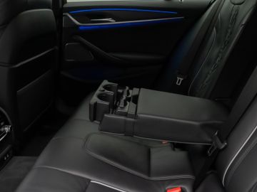 Fahrzeugabbildung BMW 530d Tour Luxury HUD ACC H/K AHK Komfortsitz 20"