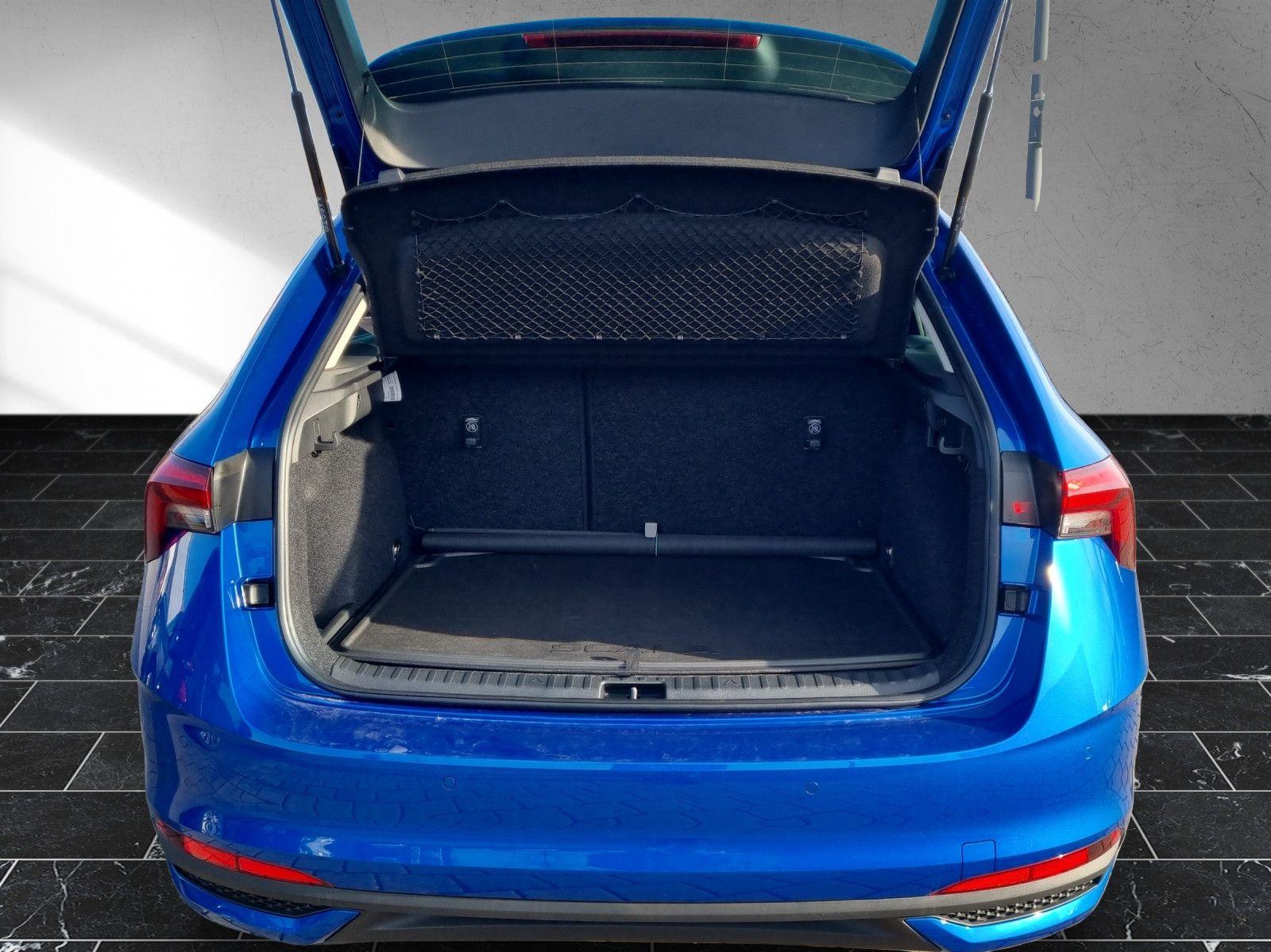 Fahrzeugabbildung SKODA Scala Tour 1,0 TSI DSG Black Image SimplyClever
