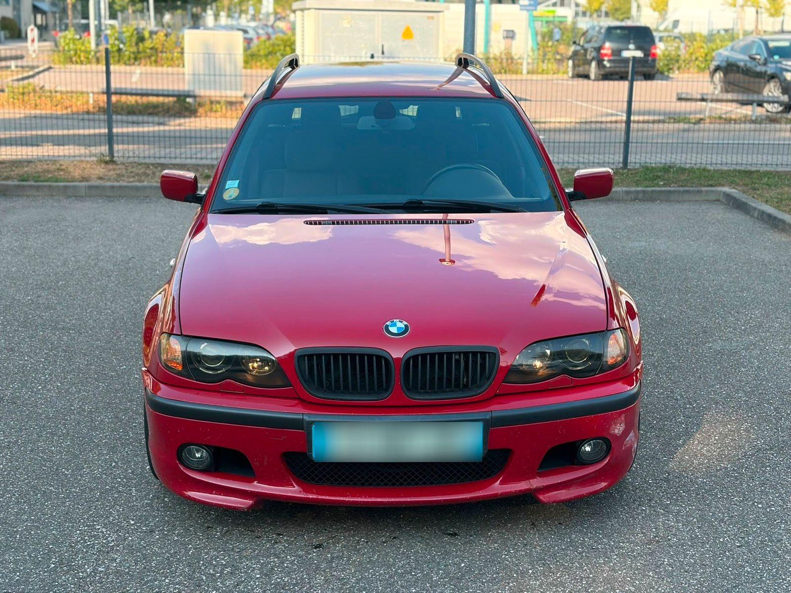 BMW 330 2004 — interior