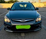 Hyundai i30 CW 1.4 *Klima*ABS* Wenig Kilom... - Hyundai i30 aus 2011 mit Benzin-Antrieb: Kombi
