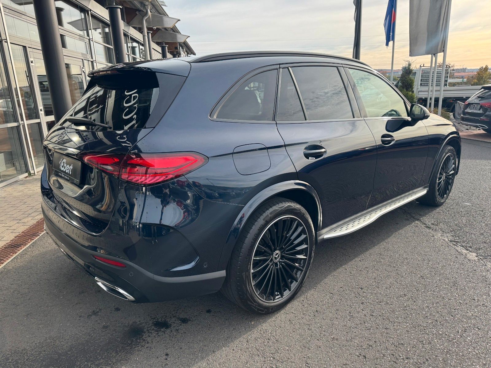 Fahrzeugabbildung Mercedes-Benz GLC 300 4M+AMG+Pano+Burm+360+Memory