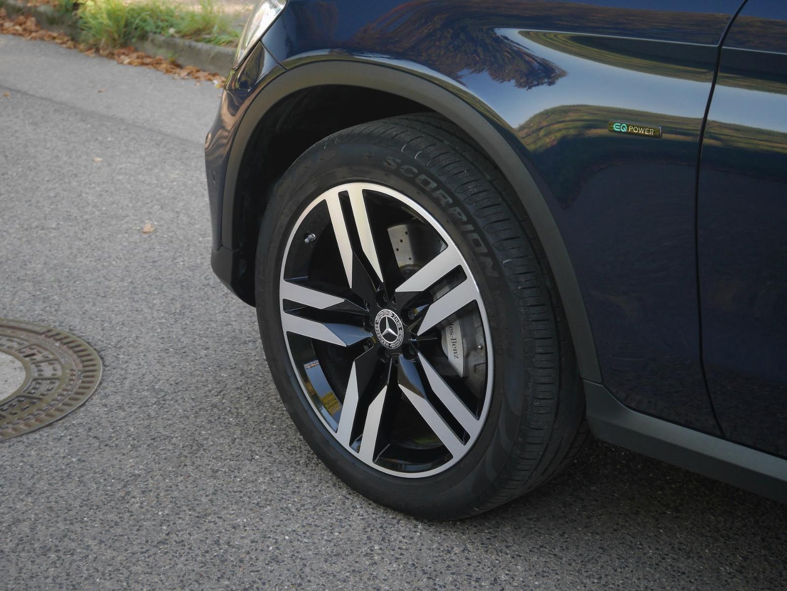 Mercedes-Benz GLC 300 e 4Matic Plug-In-Hybrid//AMG Line