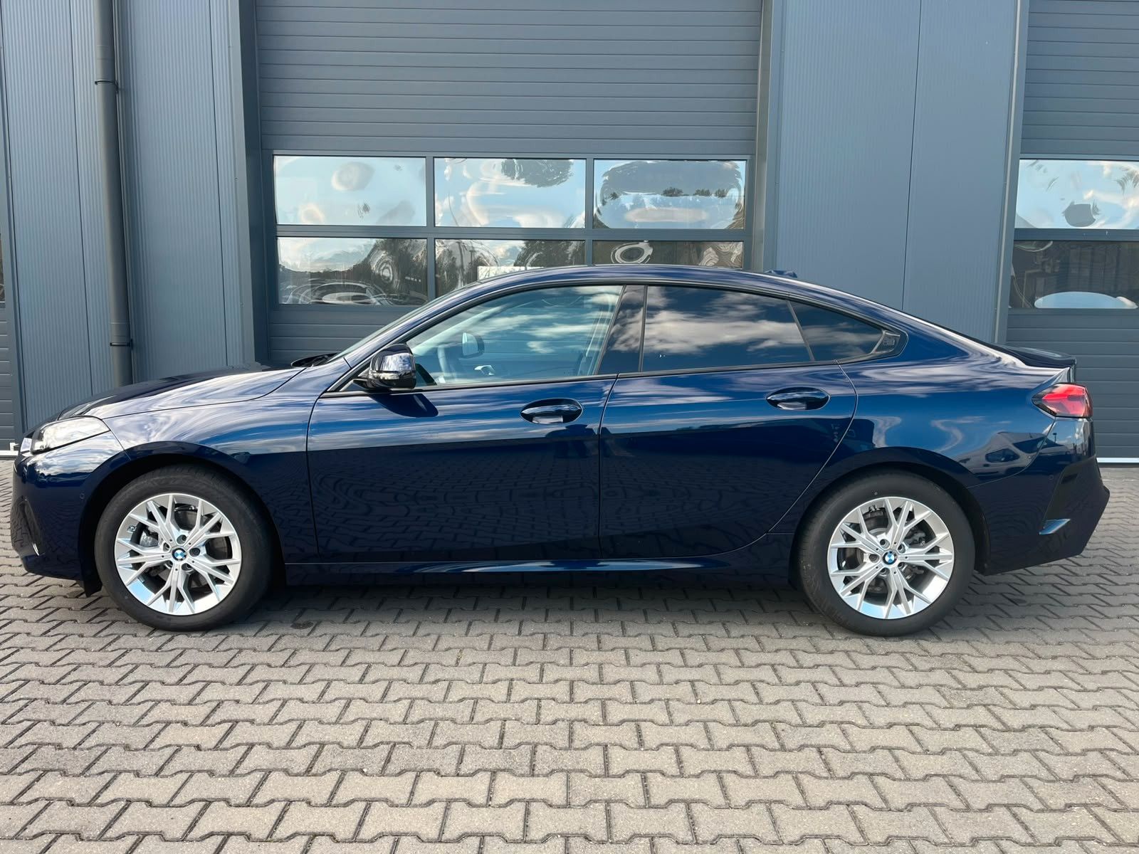 BMW 220i Gran Coupé LED PANO HIFI DAB HUD imagem 3