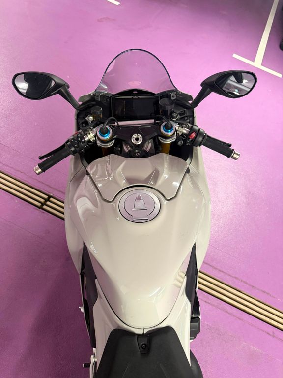 DUCATI PANIGALE V4S /AKRAPOVIC / KREIDE DUCATI PANIGALE V4S /AKRAPOVIC / KREIDE