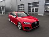 Audi RS4 2.9 TFSI quattro Avant *Pano*Carbon*Keramik* - rote Audi RS4