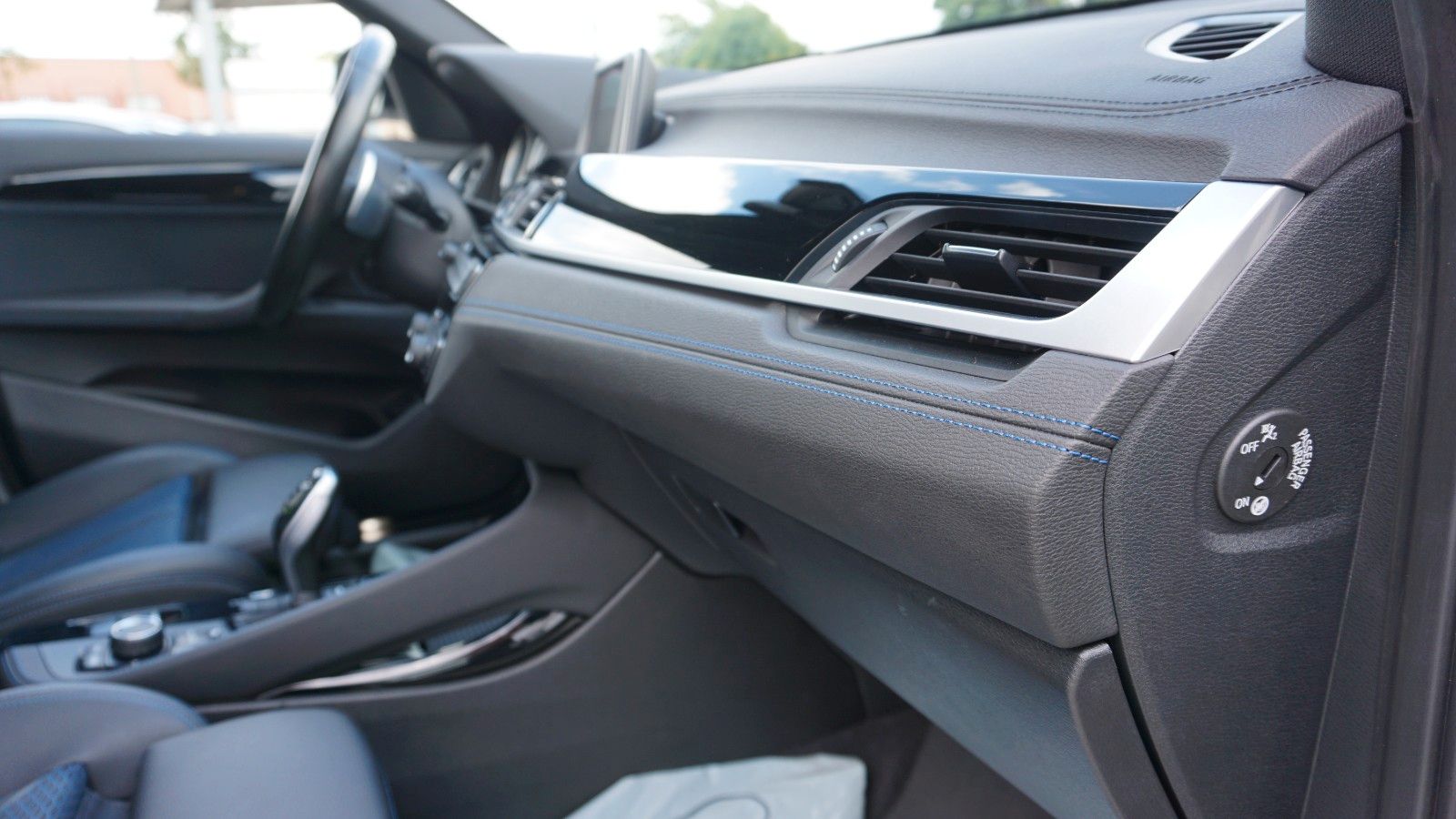 Fahrzeugabbildung BMW X1 sDrive 20 i M Sport,LED,Kamera,AHK, 8 fach be