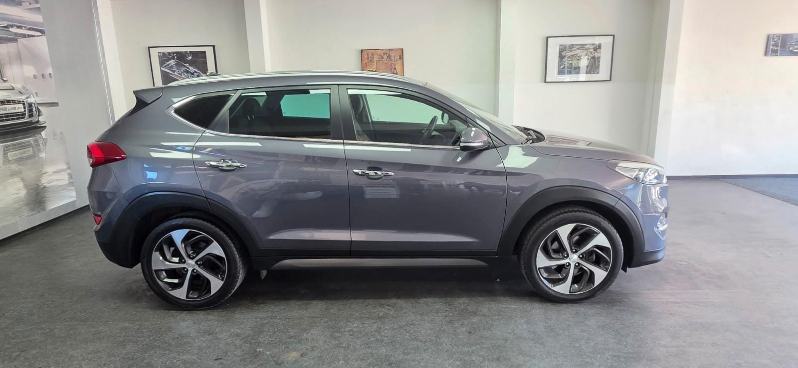 Hyundai TUCSON 2.0 CRDi Premium 4WD 70.000 km Leder PDC