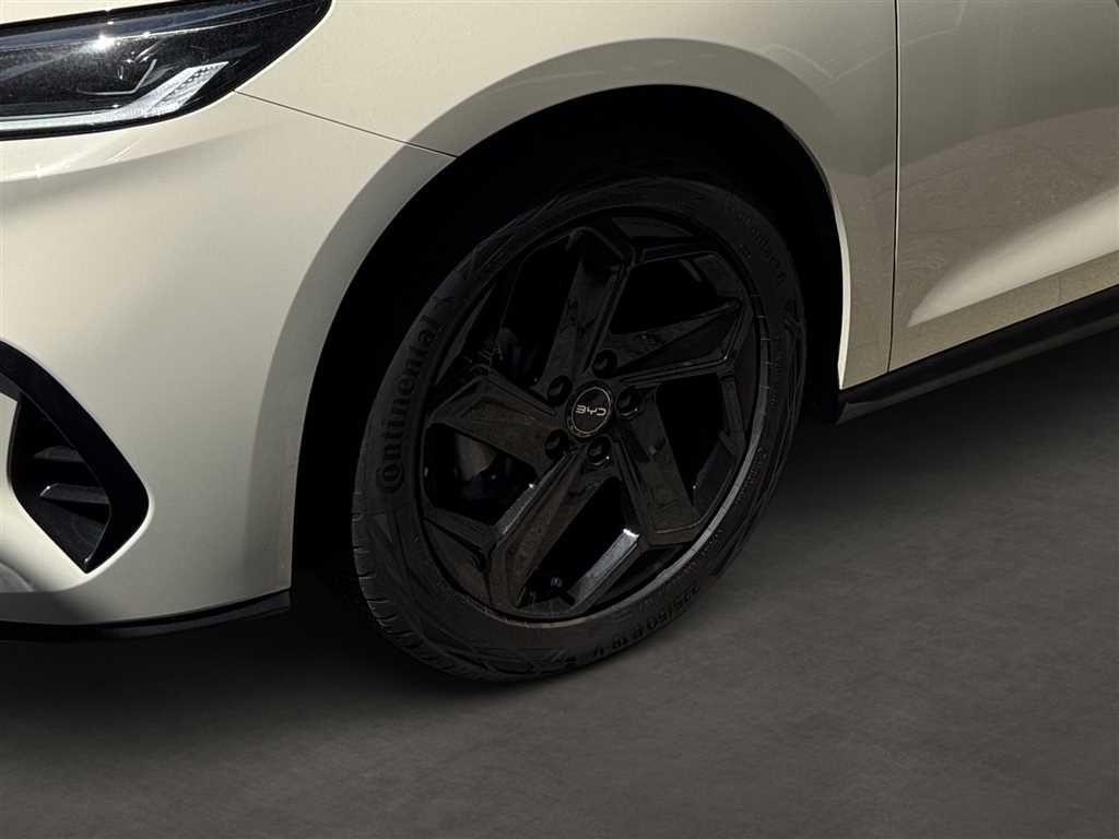 BYD SEAL 6