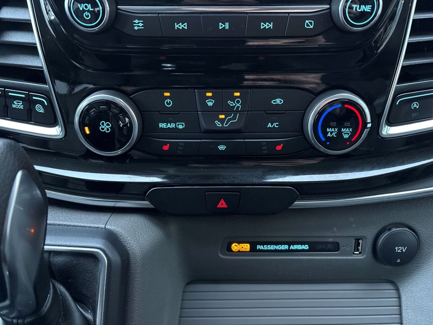 Fahrzeugabbildung Ford Tourneo Custom Kombi 320 L2 Titanium X TotWinkAs