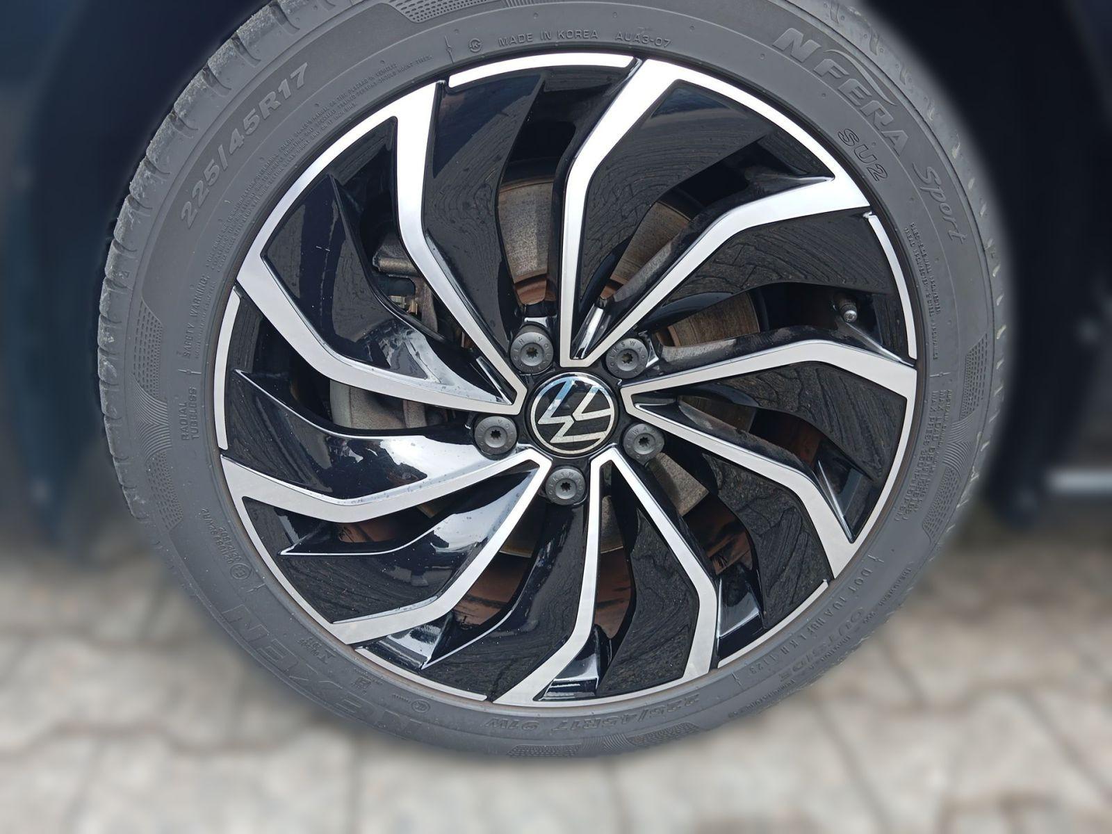 Volkswagen Golf VIII 2.0 TDI Variant Style Navi AHK Spurwec