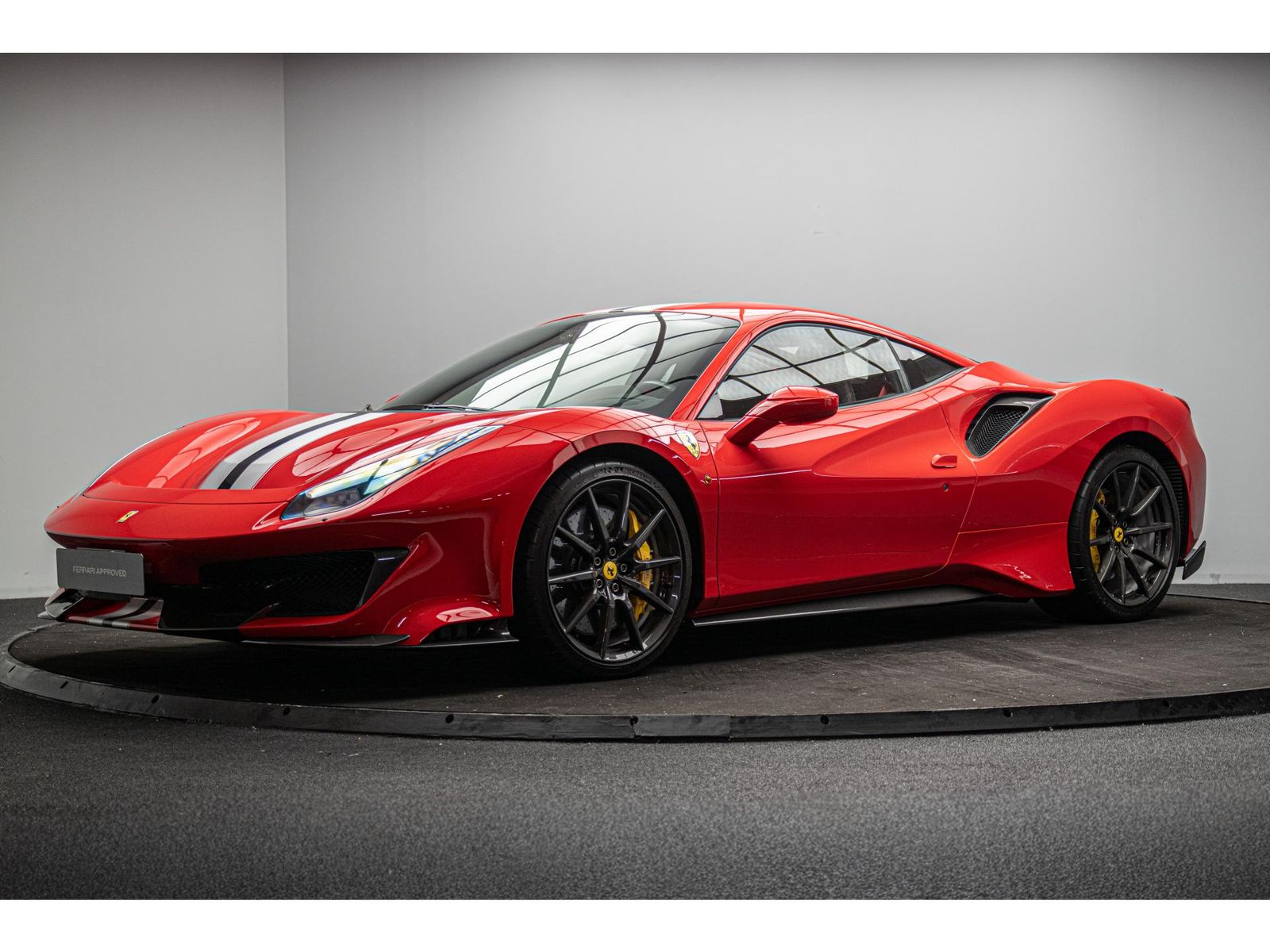 Ferrari 488 3.9 720 PISTA imagem 2