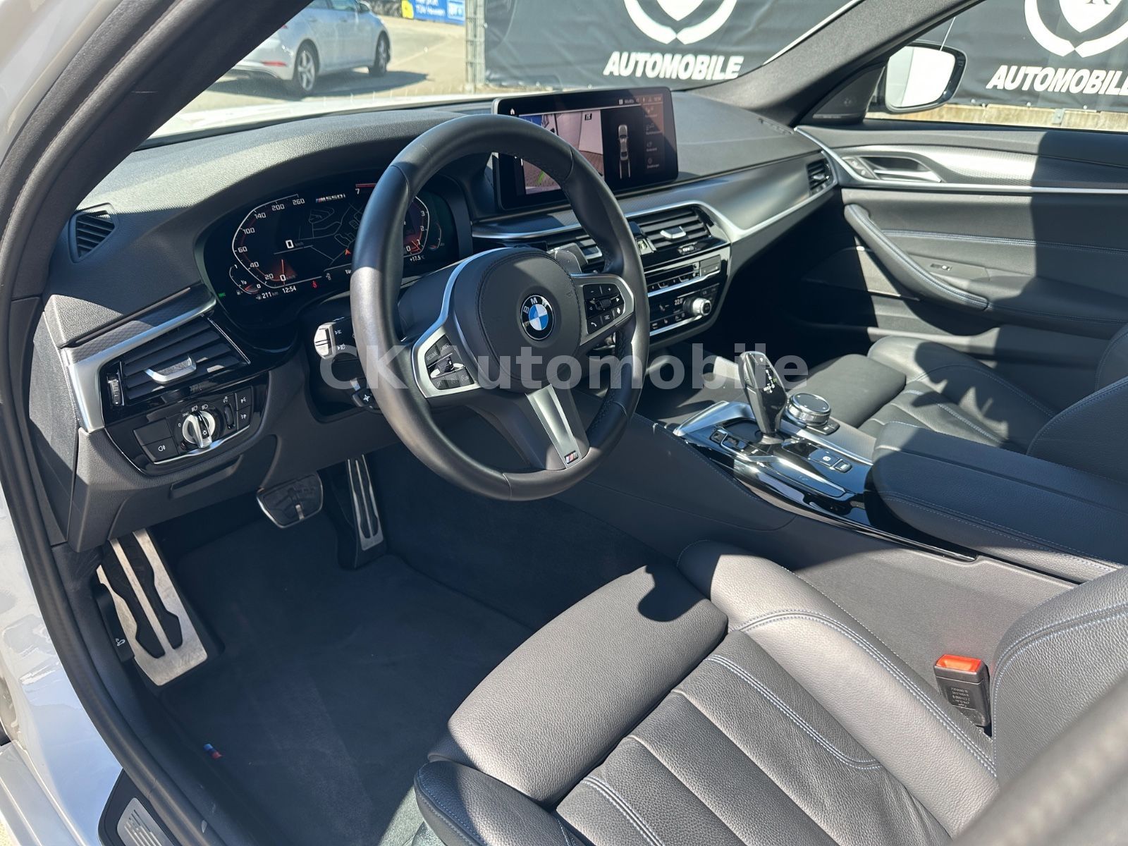 Fahrzeugabbildung BMW M550i xDrive Lim./Shadow-Line/Navi/Leder/LED/Kam