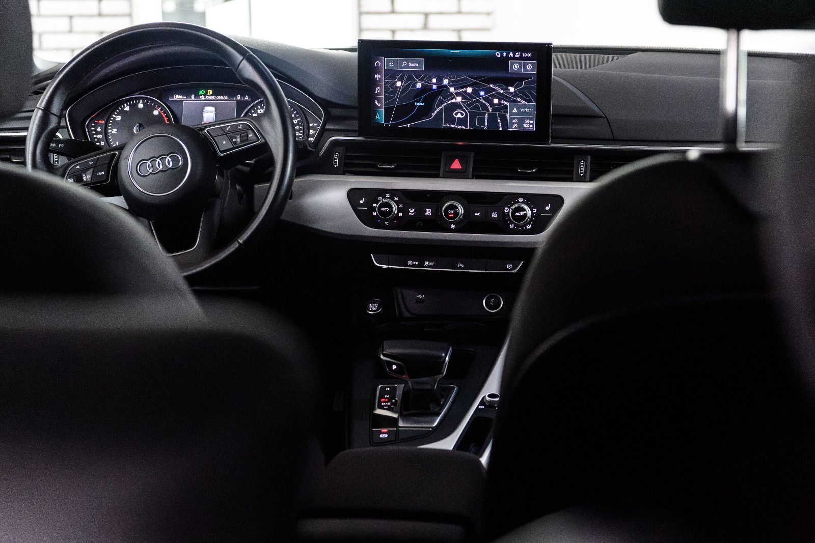 Fahrzeugabbildung Audi A4 35 TFSI S tronic advanced Avant LED/SZH/NAVI