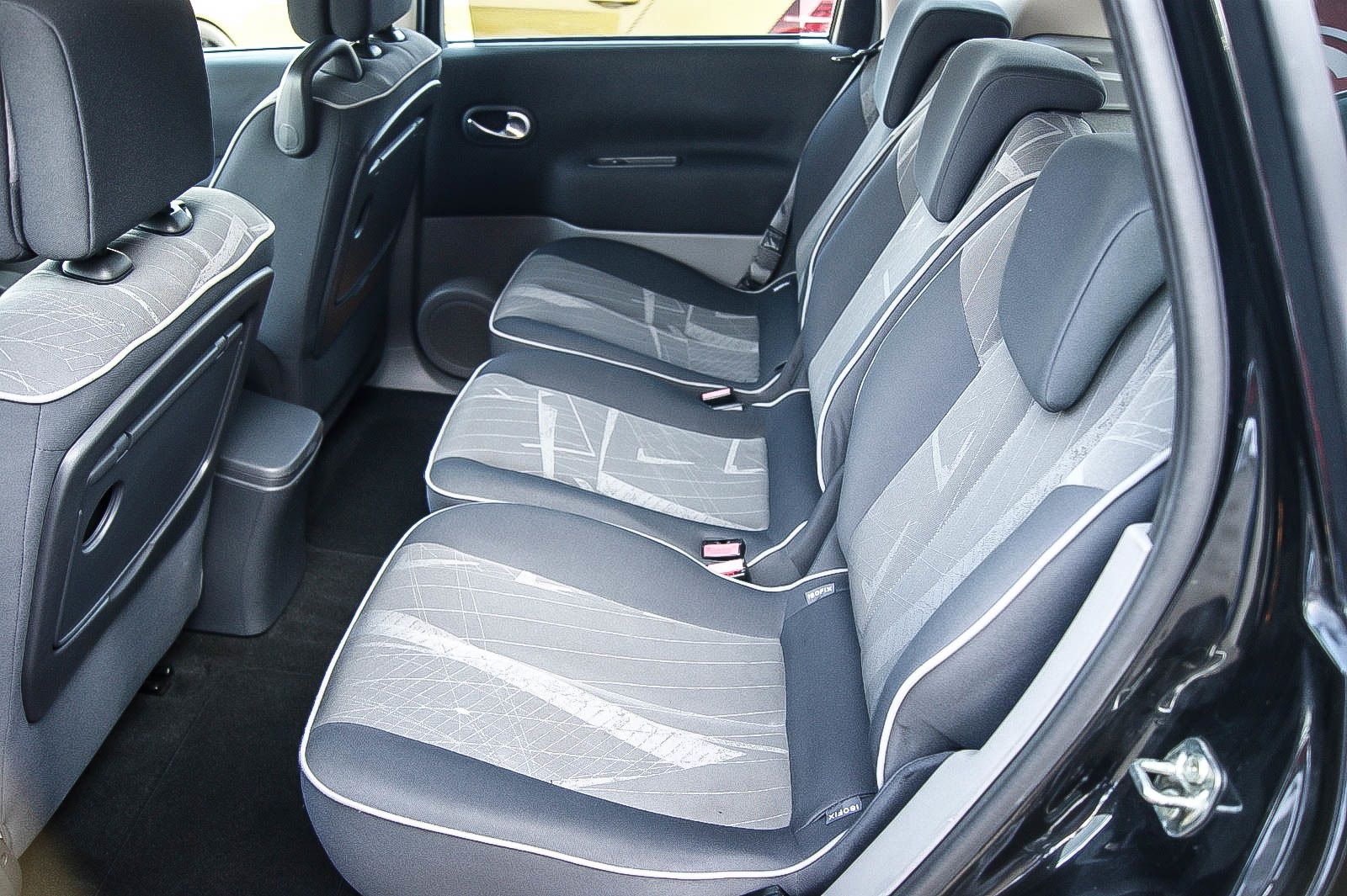 Fahrzeugabbildung Renault Scenic II 1.6i Dynamique Confort Klima