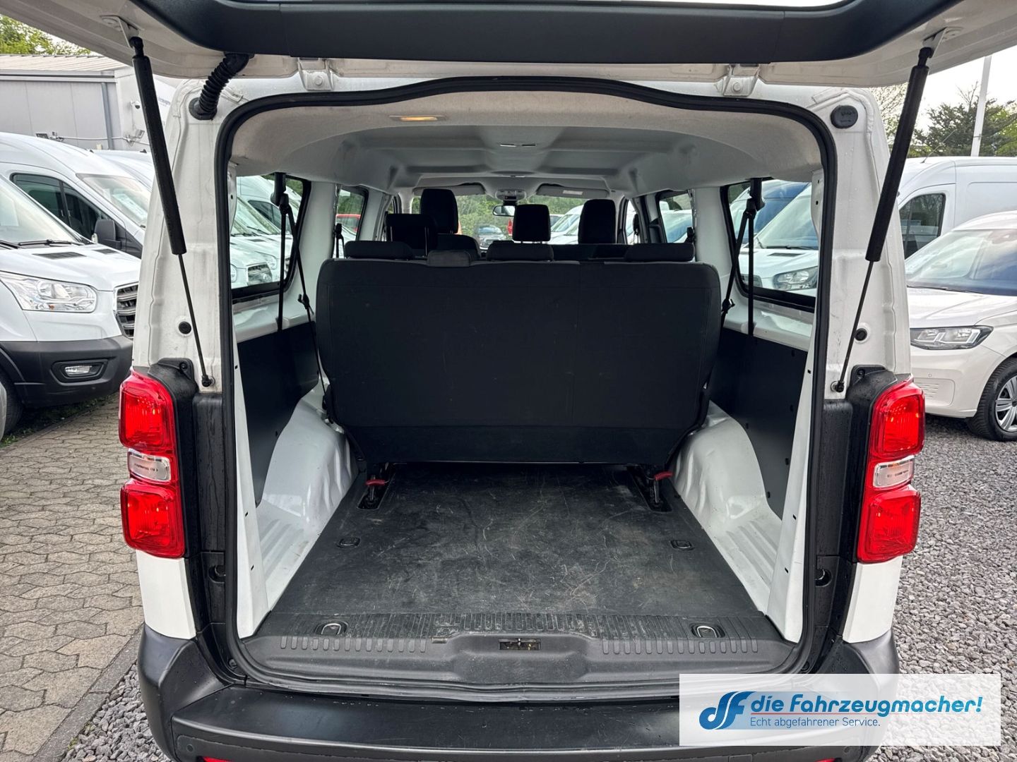 Fahrzeugabbildung Citroën Jumpy Kombi XL Navi Apple CarPlay Android *EXPOR