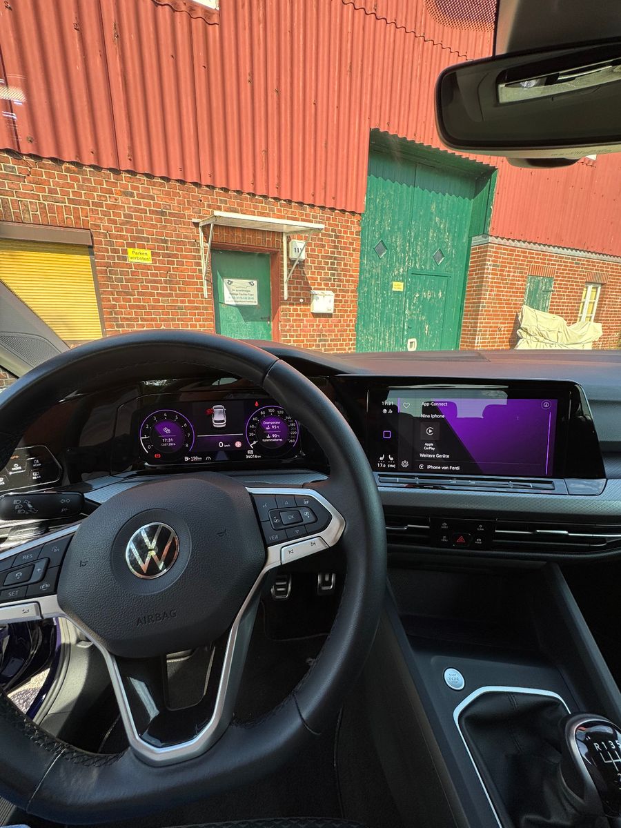Fahrzeugabbildung Volkswagen Golf VIII Lim. Active mit Neuwagengarantie
