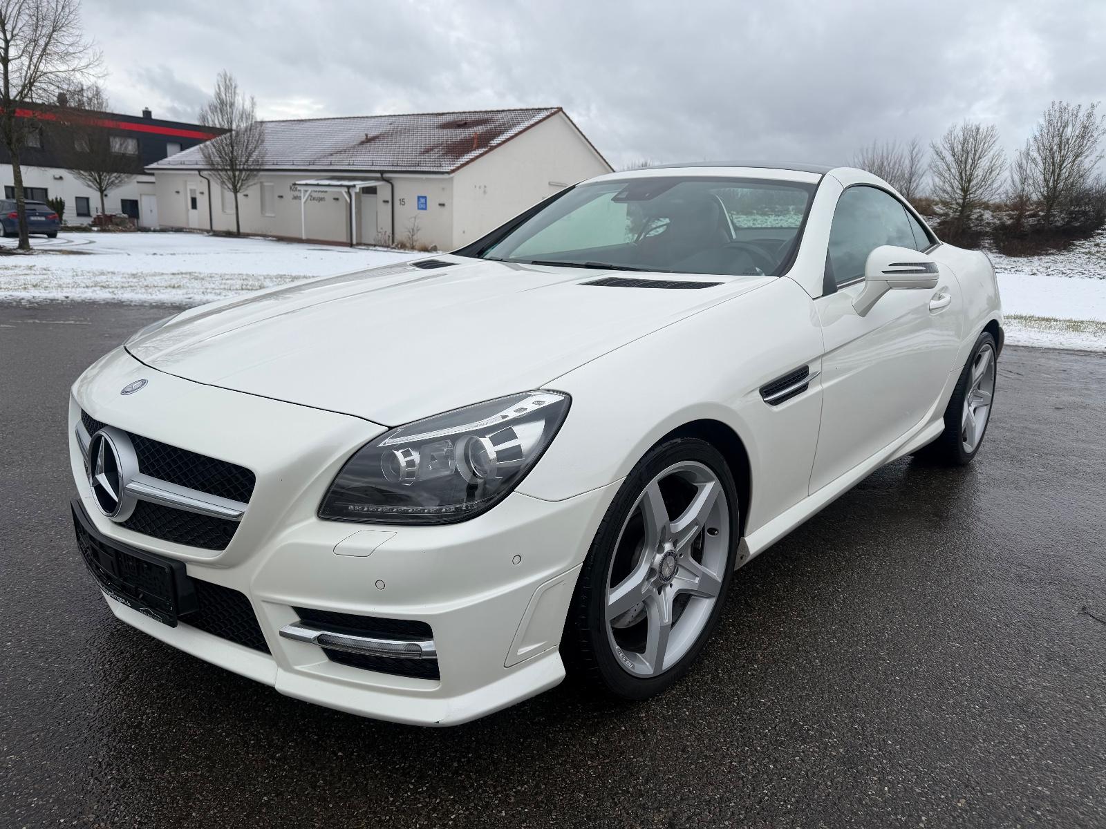 Mercedes-Benz SLK 200 *AMG PAKET*NAVI*LEDER*AIRSCARF*BI-XEN*