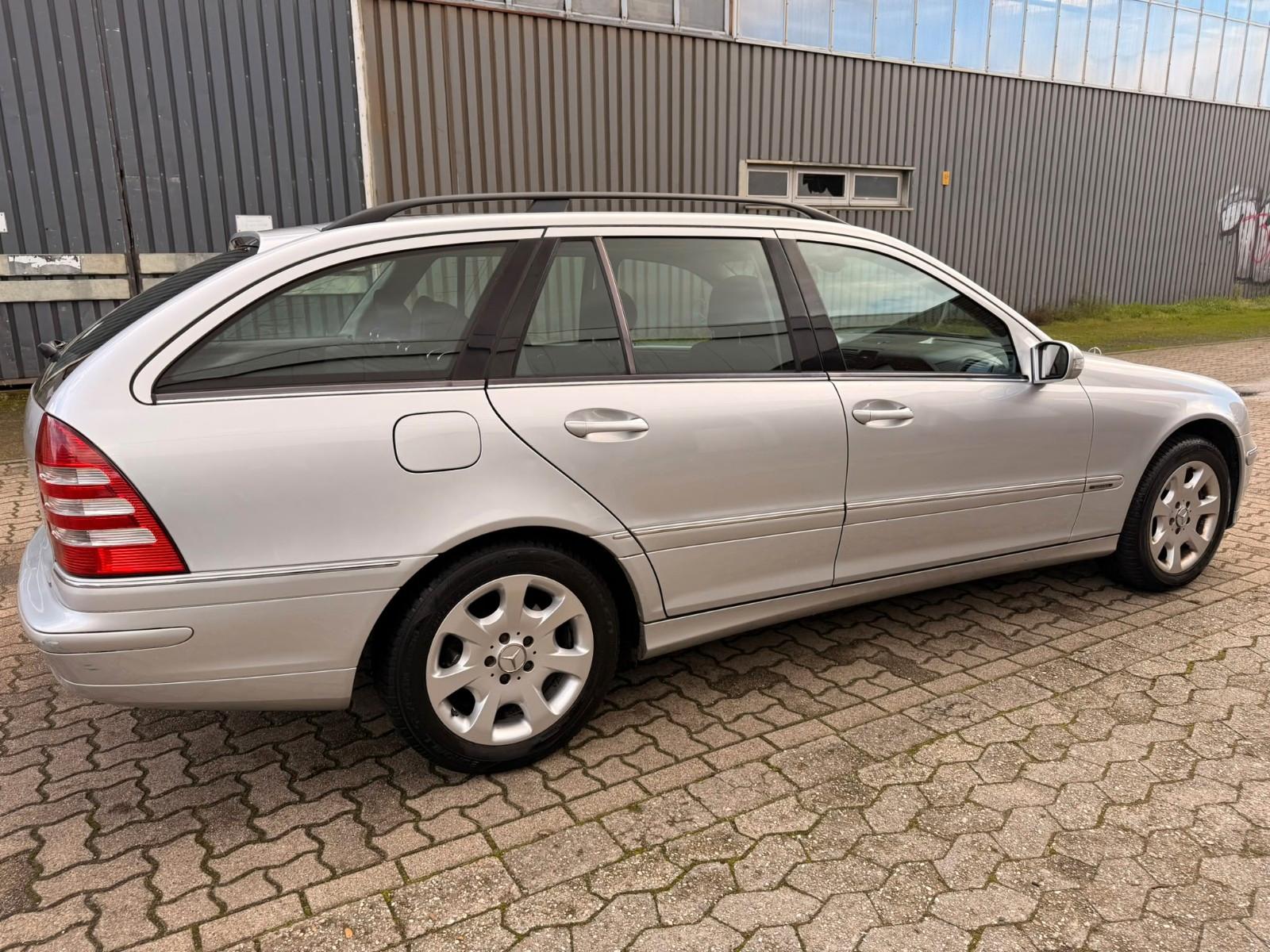 Mercedes-Benz C200 2006 — photo 20