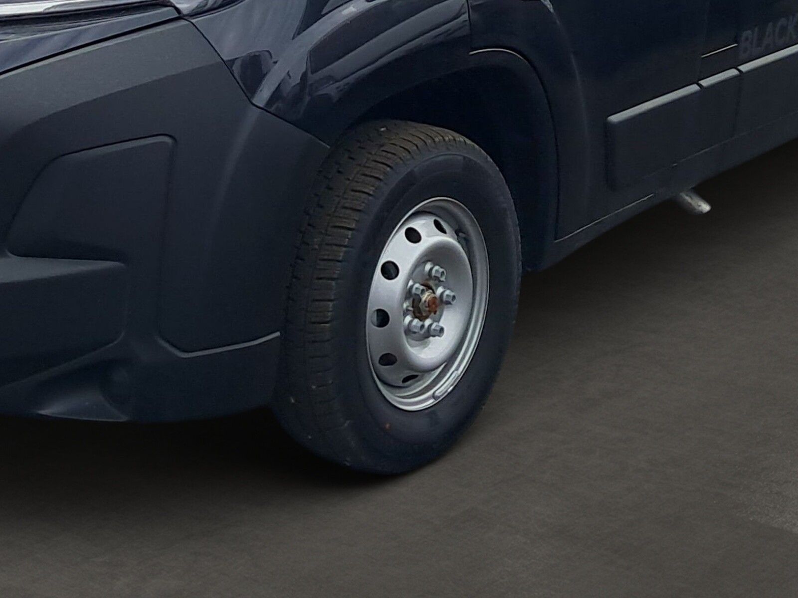 Fahrzeugabbildung Chausson Van First Line V594L Dörr Black-Edition exklusiv