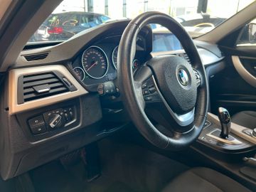 BMW 320d Touring Advantage *NAVI*LED*PDC*SHZ*