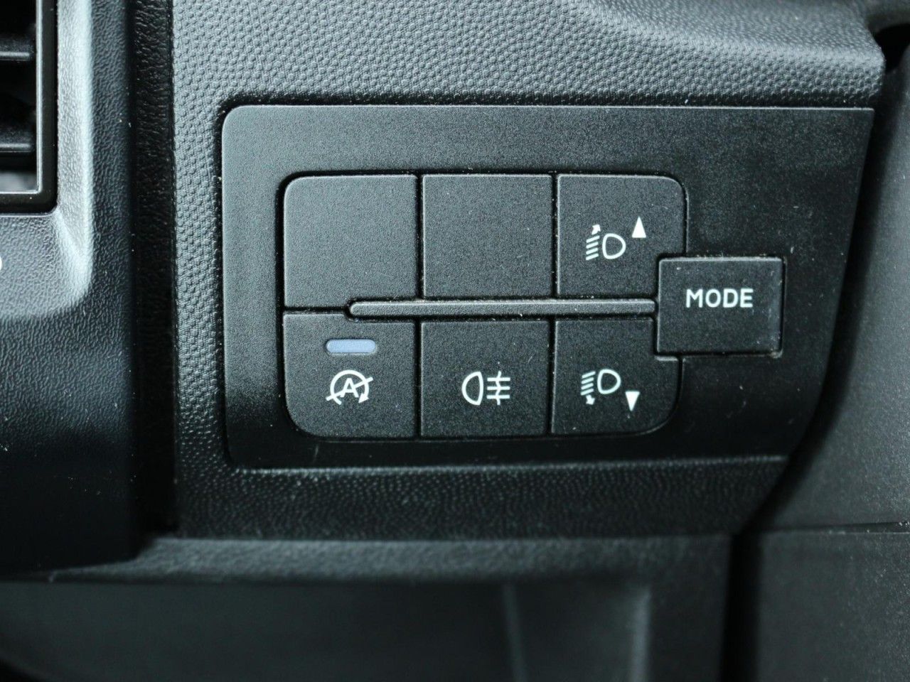 Fahrzeugabbildung Citroën Jumper Grossraumkasten 33 L2H2 BlueHDi 140