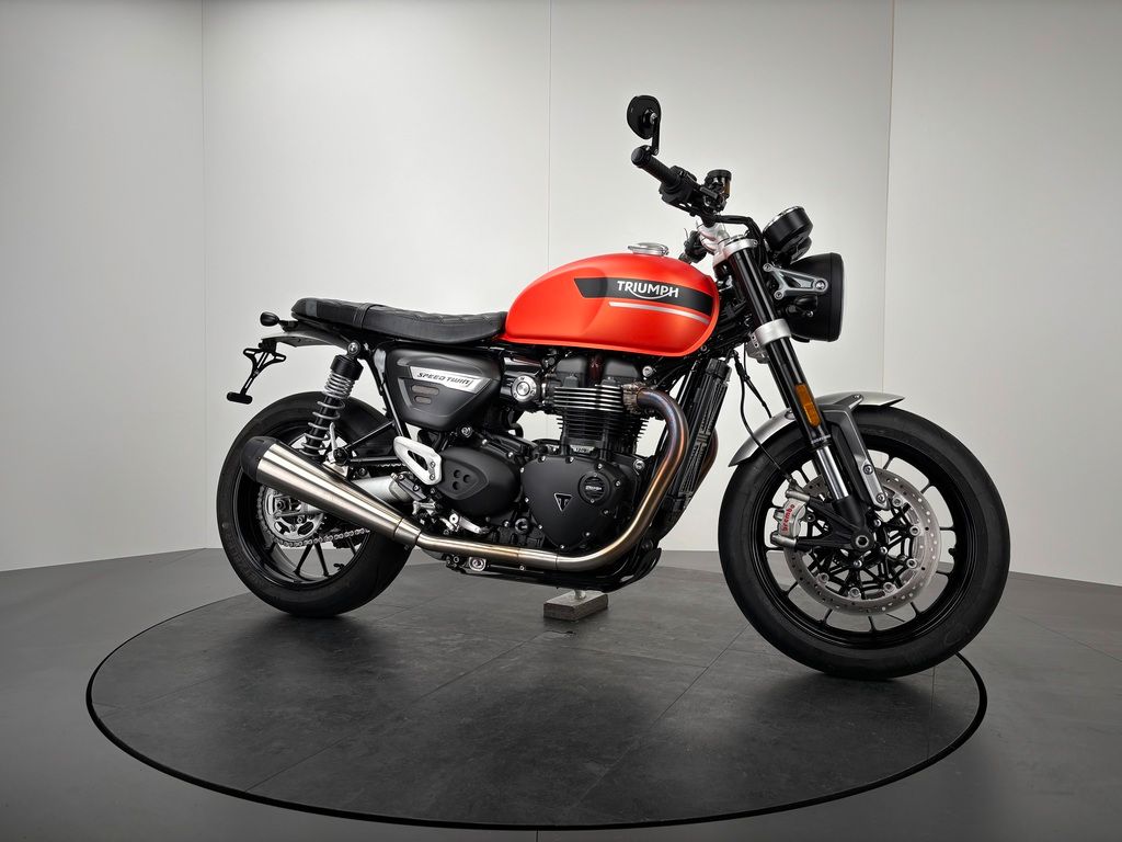 Fahrzeugabbildung Triumph SPEED TWIN 1200 *ZUBEHÖR *1. HAND *BAJA ORANGE