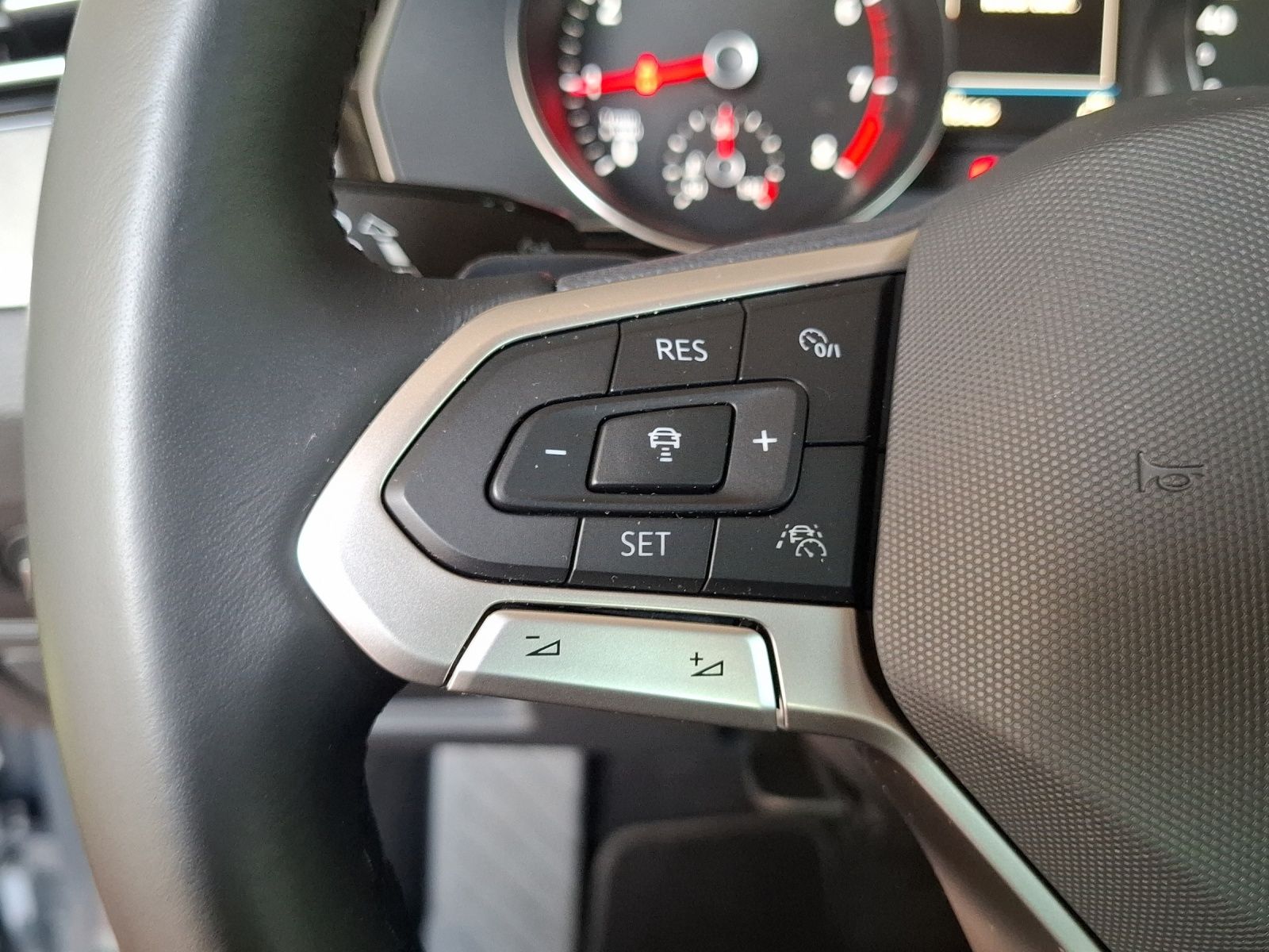 Fahrzeugabbildung Volkswagen Passat Variant TSI Business DSG Matrix Navi ACC