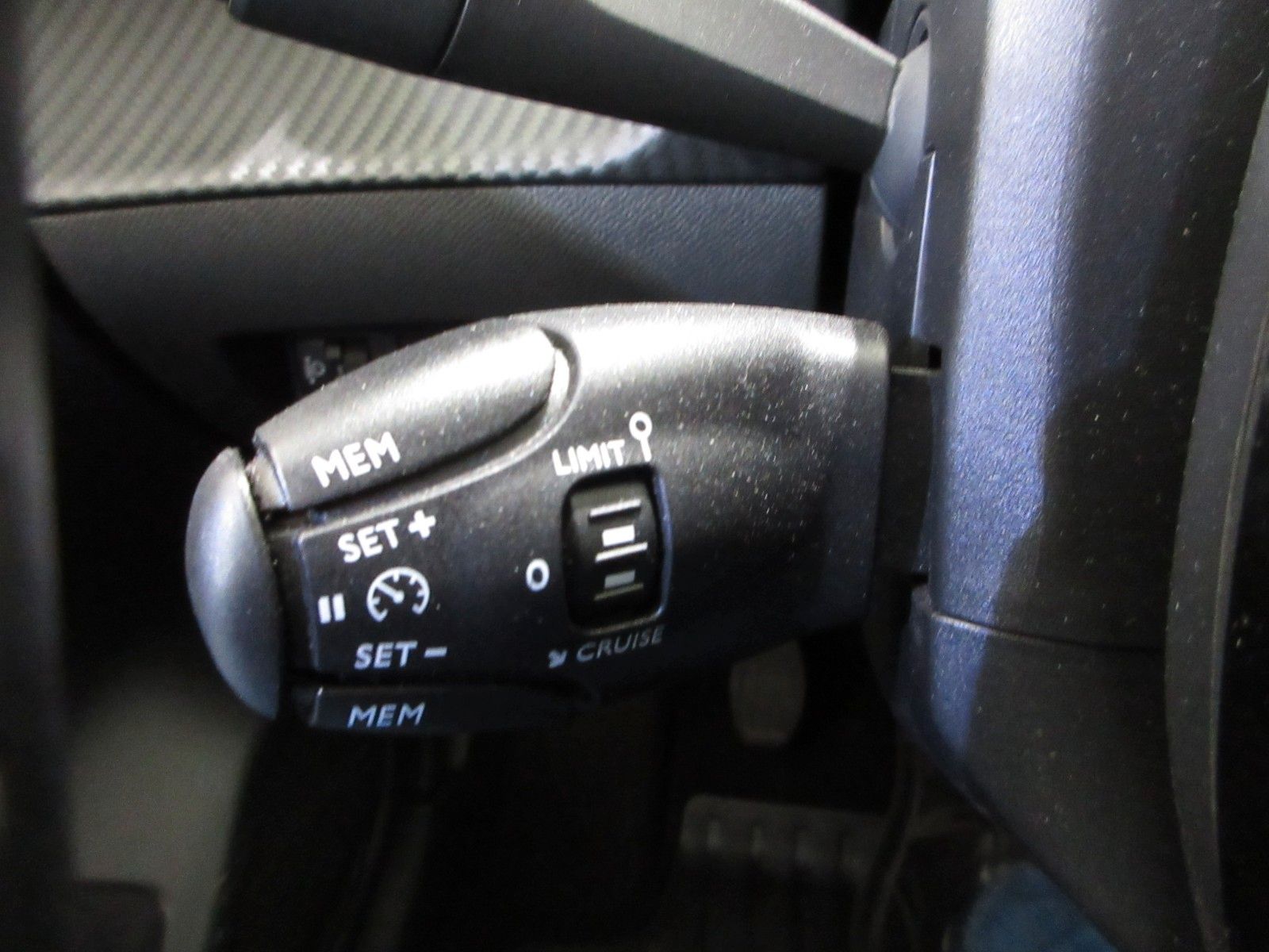 Fahrzeugabbildung Peugeot 208 Active 1.2T NAVI/LED/PDC/TEMPOMAT