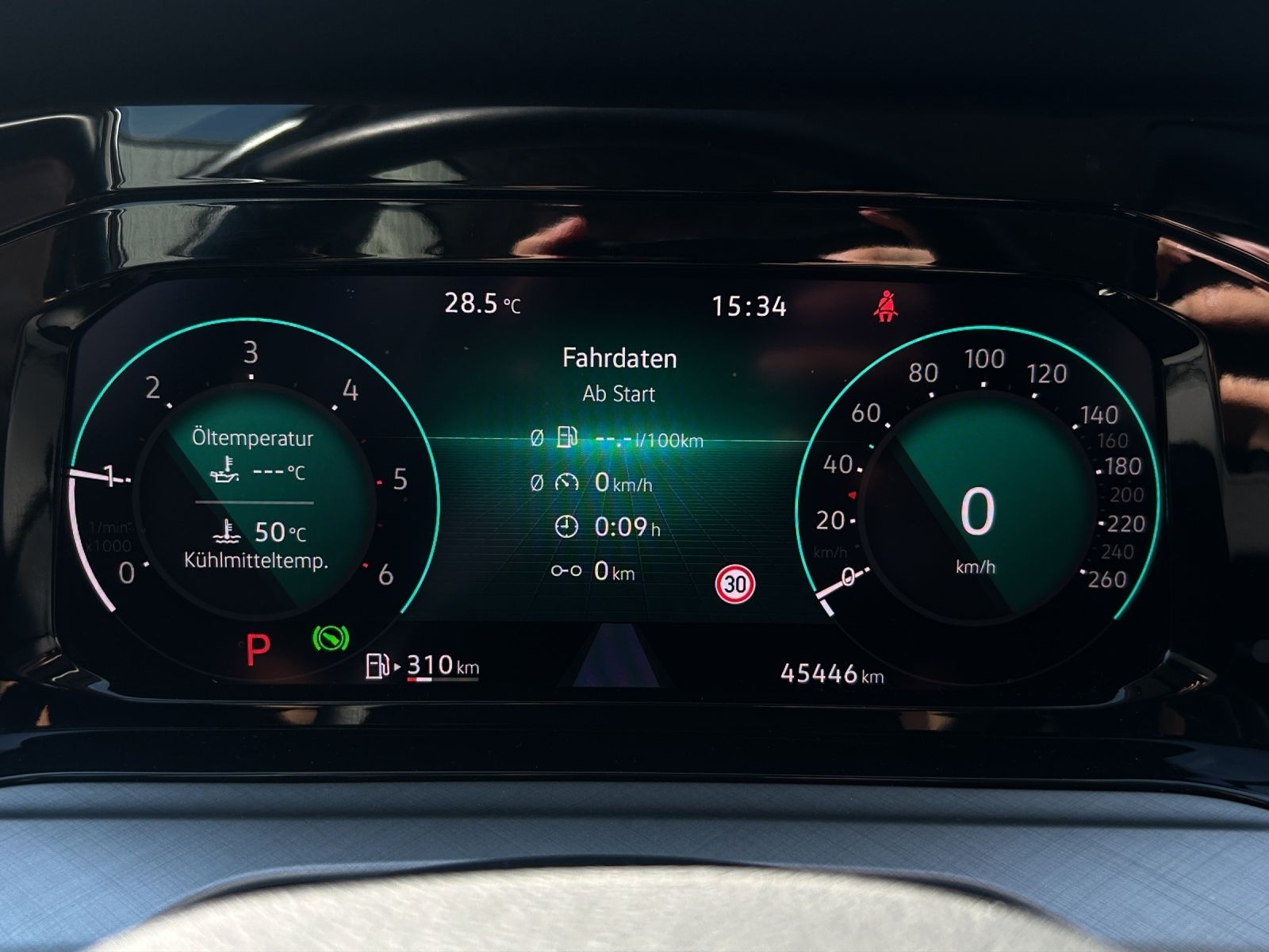 Fahrzeugabbildung Volkswagen Golf VIII Variant TDI Life DSG LED Navi ACC AHK