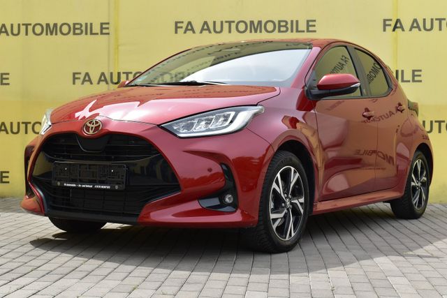 Toyota Yaris Hybrid Team /KLIMA/DIGITAL TACHO/PDC/ACC/