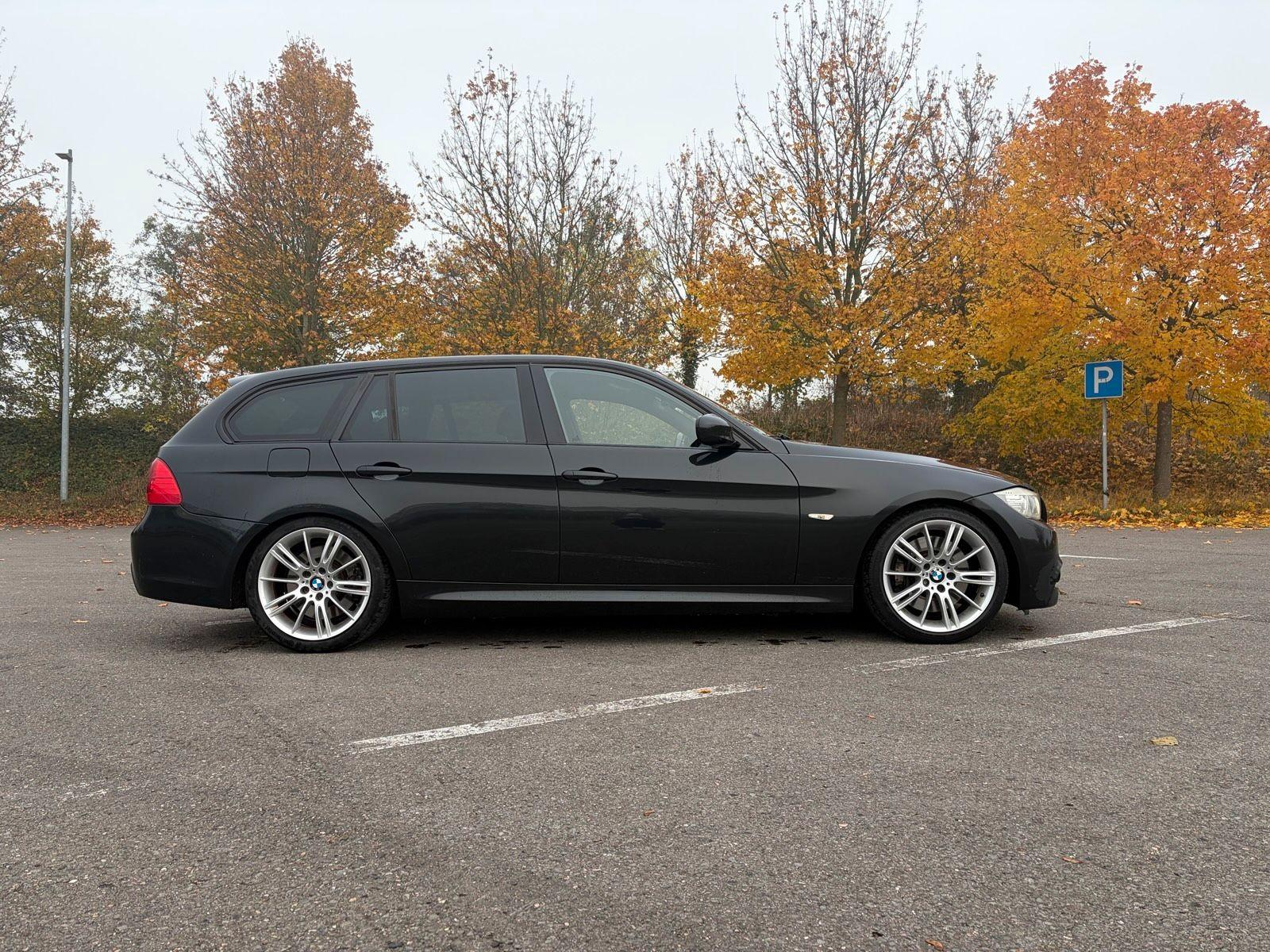 BMW 330 2008 — interior