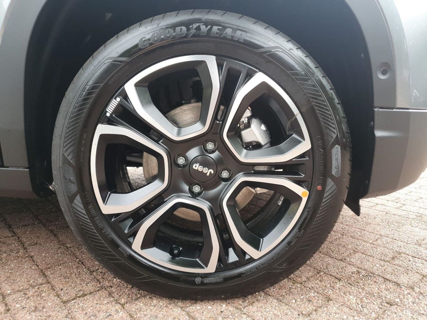 Fahrzeugabbildung Jeep Avenger Summit Pano Leder Infotainment Paket-MY2