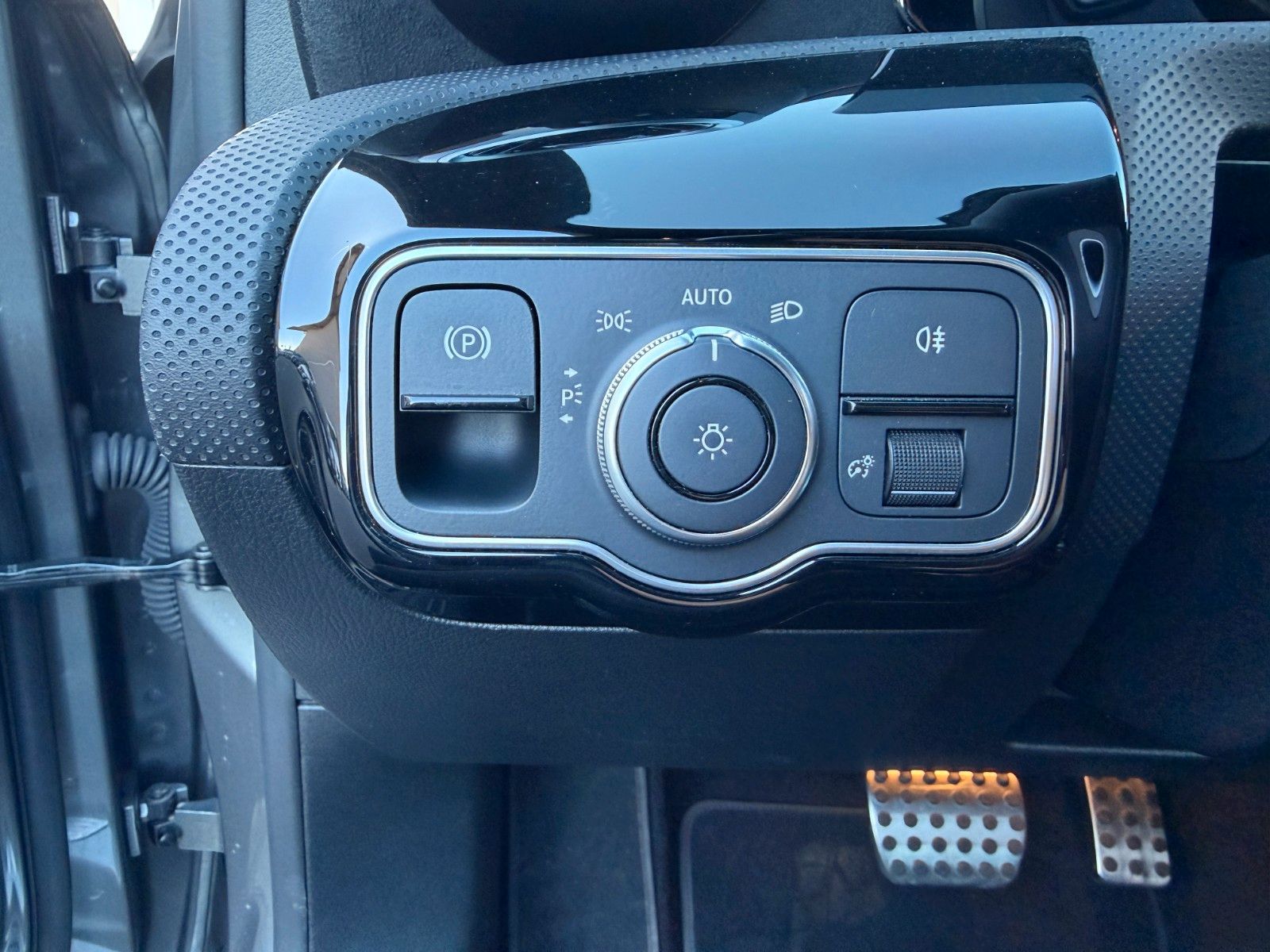 Fahrzeugabbildung Mercedes-Benz A 220 d 4 MATIC AMG Night+LED+DAB+Carplay+19"