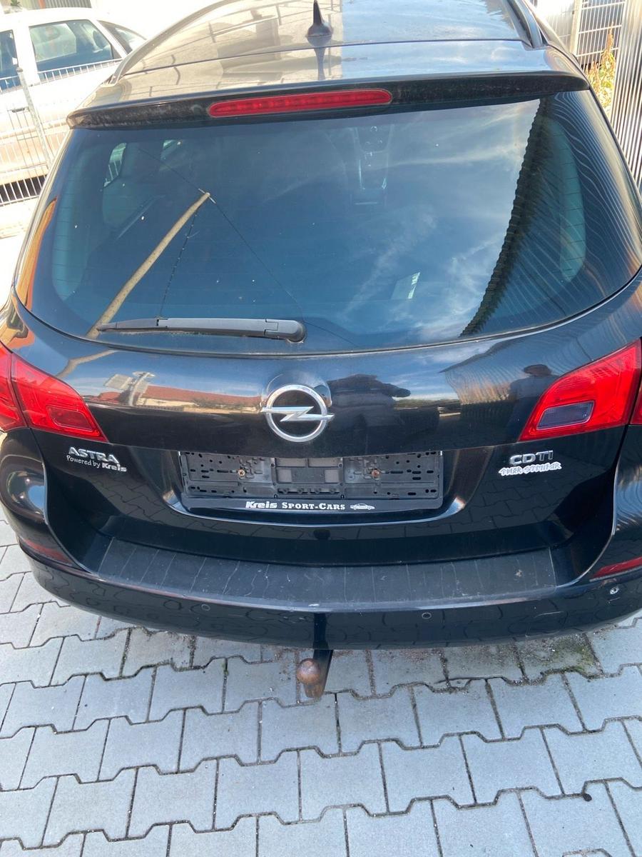 Opel Astra 2013 — двигун 125 HP (92kW)
