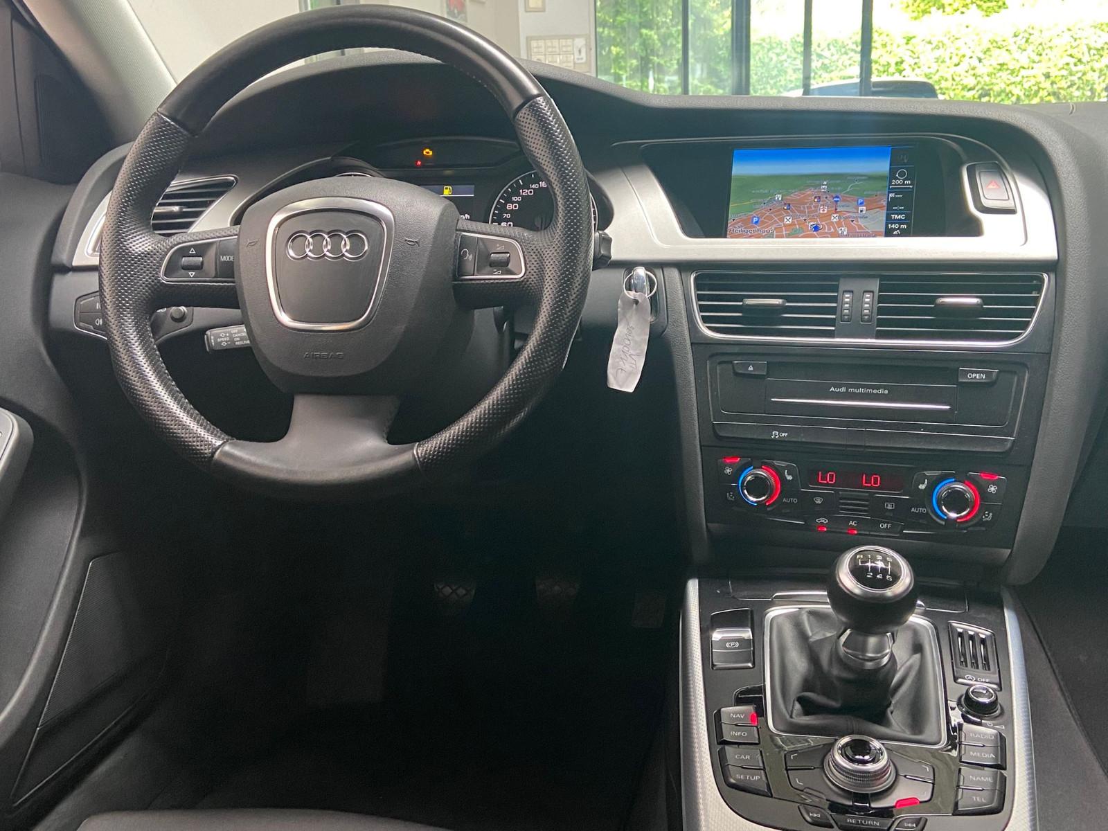 Audi A4 2010 — photo 12