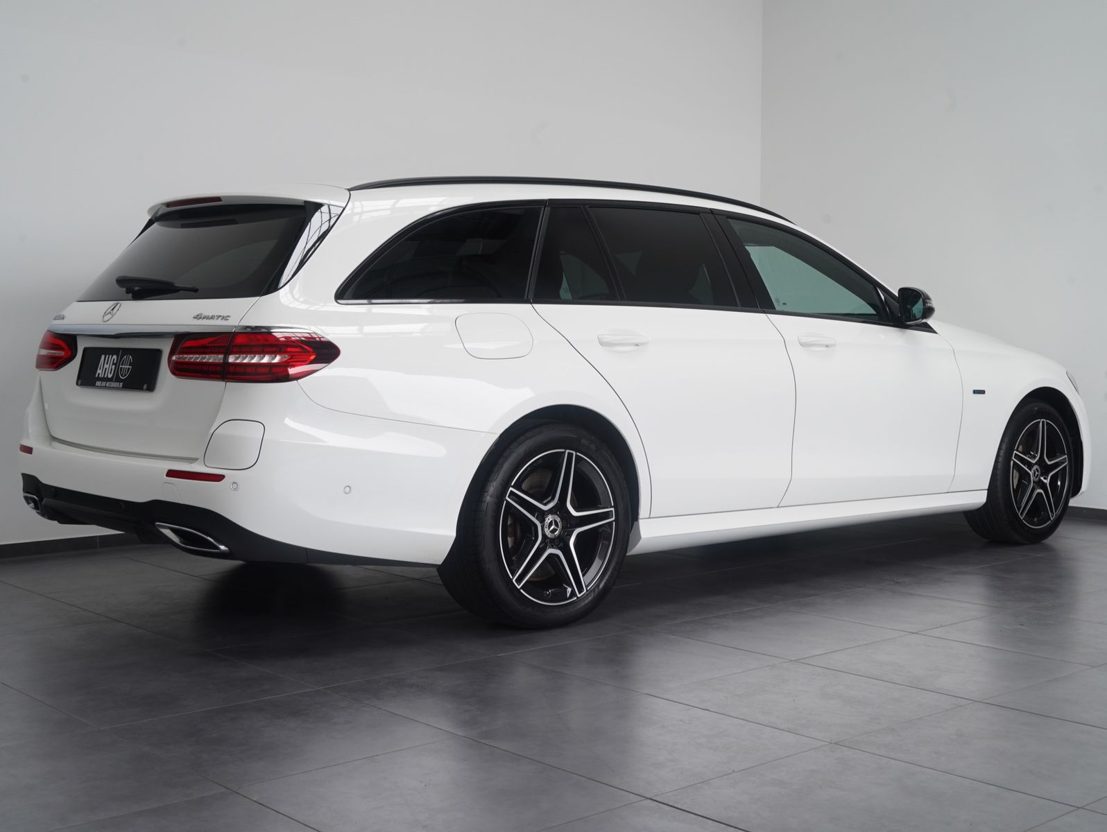 Fahrzeugabbildung Mercedes-Benz E 300 de T 4Matic AMG Line DISTRONIC/BURMESTER