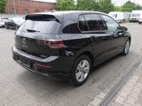 Volkswagen Golf VIII Lim. 1.5 eTSI 85 kW Life Navi Pano ACC - Volkswagen Golf New cars: Automatik