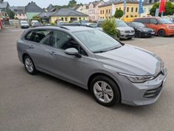 Volkswagen Golf VIII Variant 1.5 TSI Life 110 kW LED NAVI A